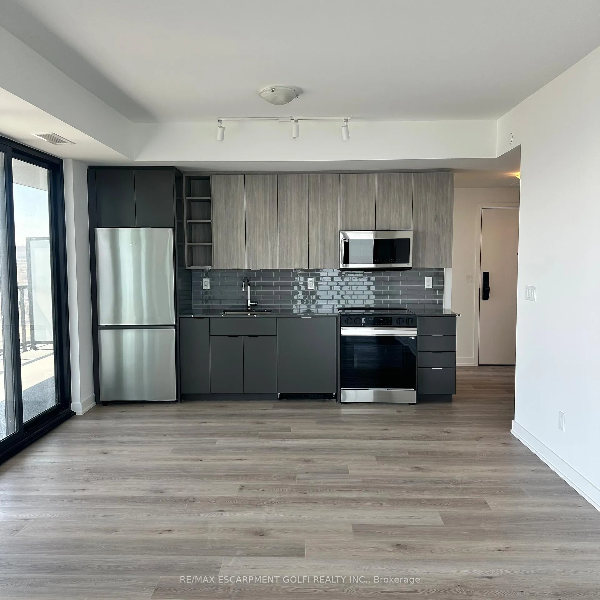 Photo 2 of Unit 1908, 2075 Lakeshore Road, Burlington, Brant — HOMEH
