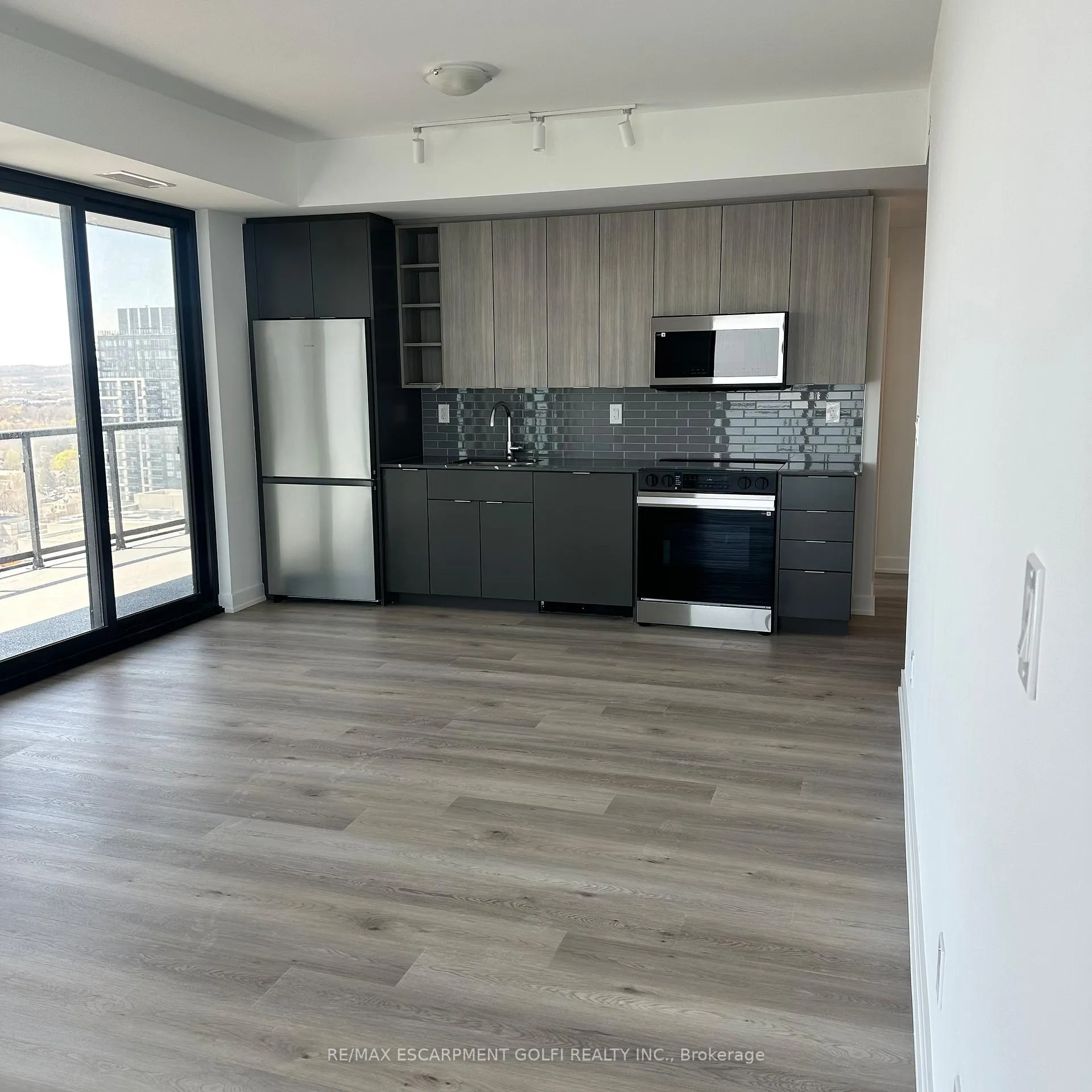Photo 3 of Unit 1908, 2075 Lakeshore Road, Burlington, Brant — HOMEH