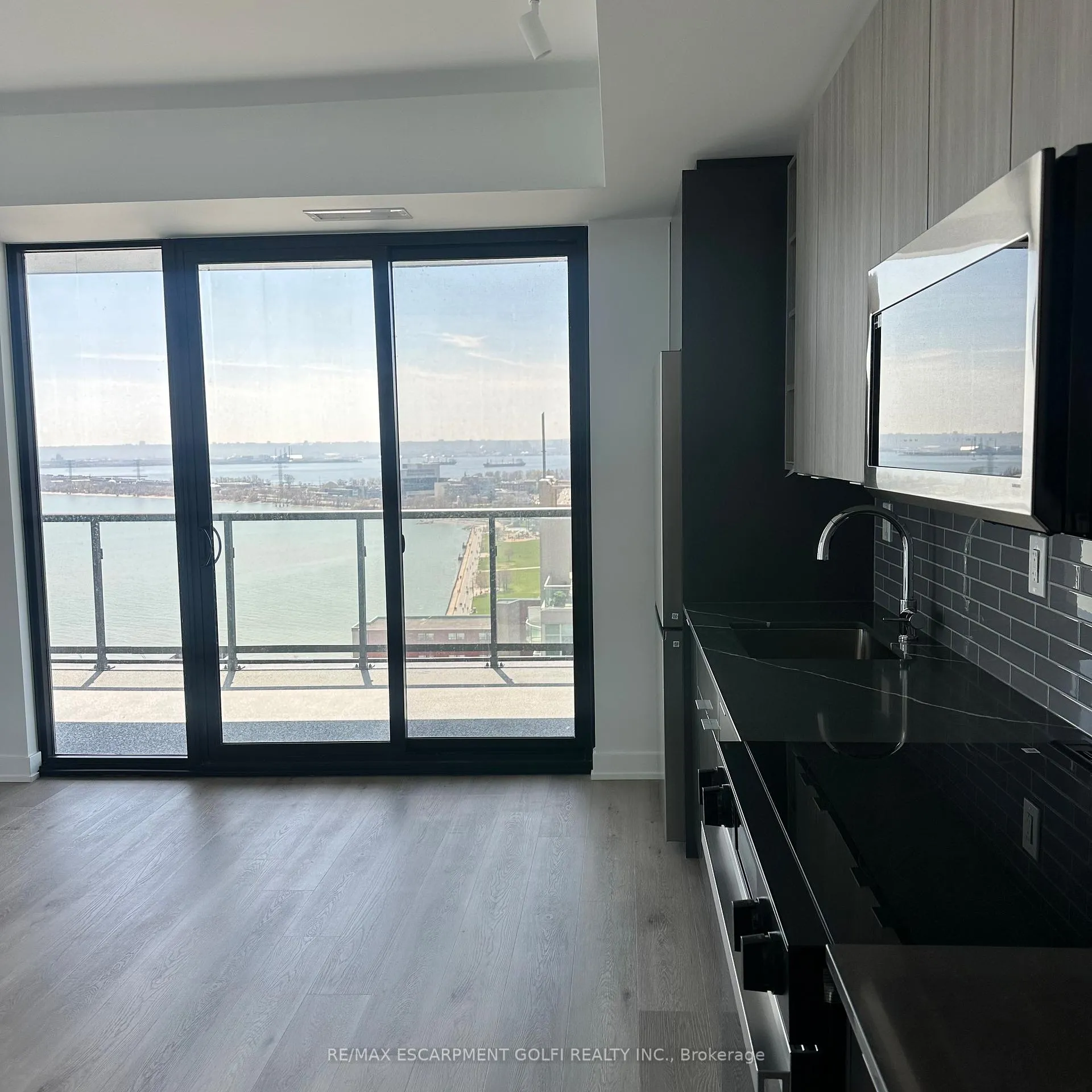 Photo 4 of Unit 1908, 2075 Lakeshore Road, Burlington, Brant — HOMEH