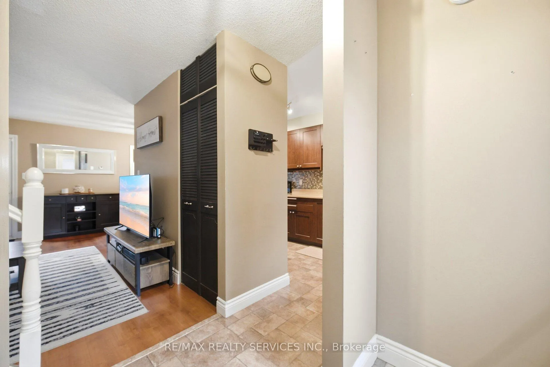 Photo 5 of 19 Dalzell Avenue, Brampton, Heart Lake West — HOMEH