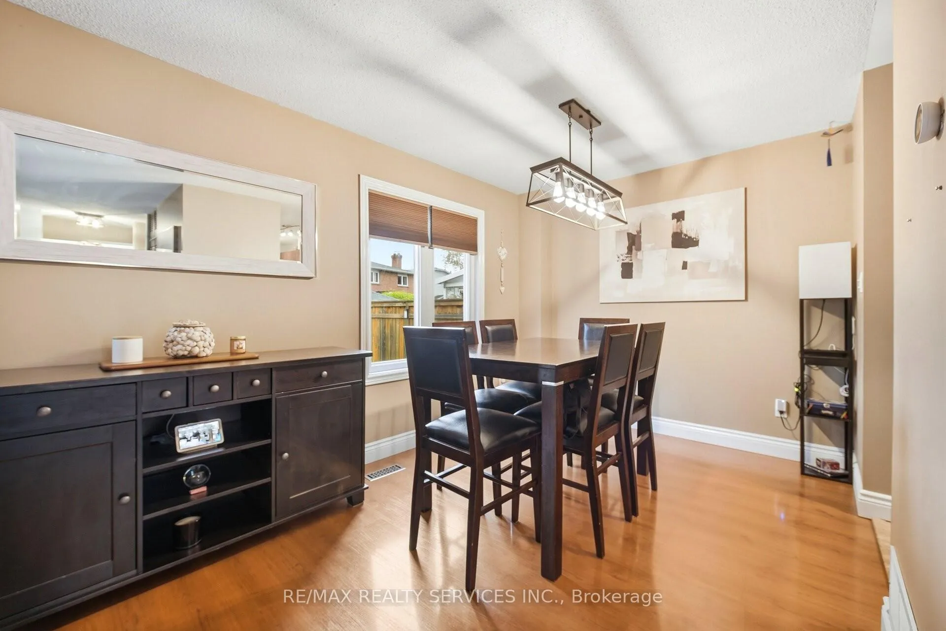 Photo 11 of 19 Dalzell Avenue, Brampton, Heart Lake West — HOMEH