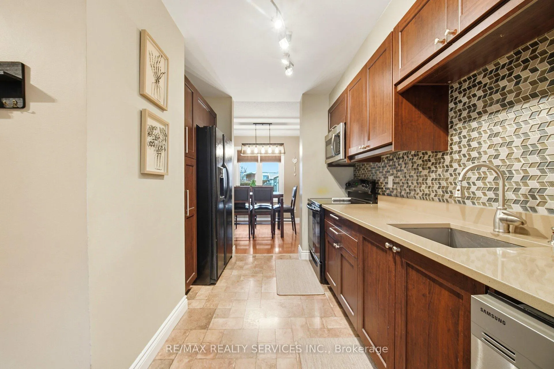Photo 15 of 19 Dalzell Avenue, Brampton, Heart Lake West — HOMEH