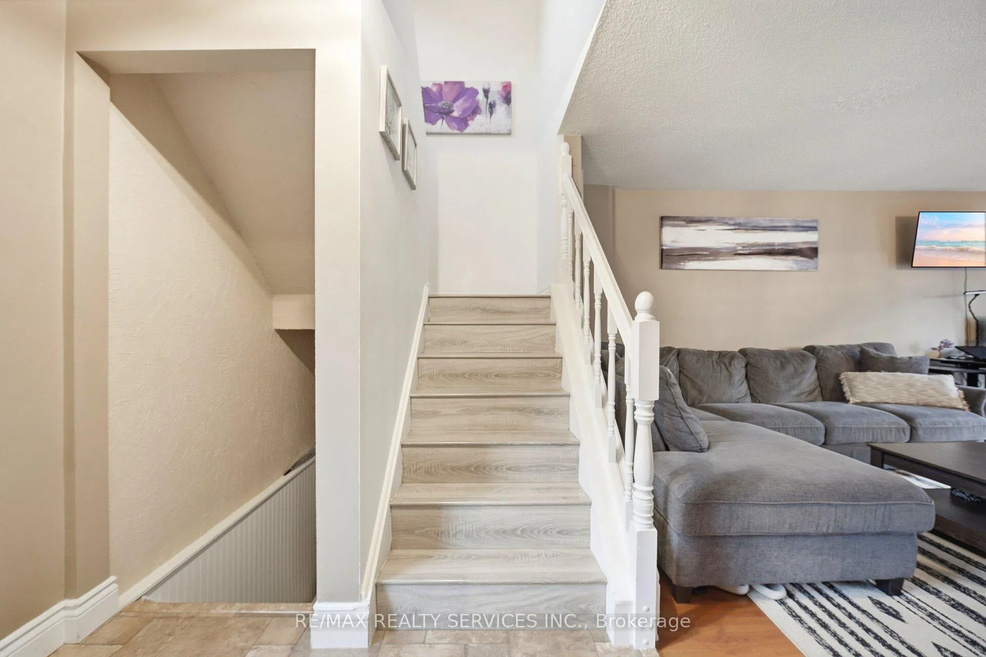 Photo 17 of 19 Dalzell Avenue, Brampton, Heart Lake West — HOMEH
