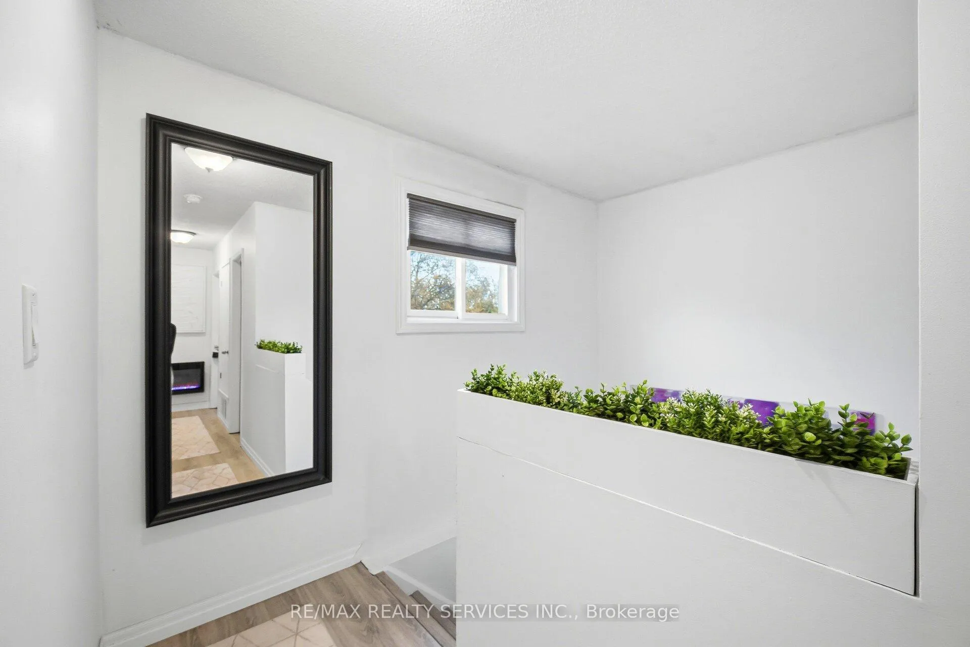 Photo 18 of 19 Dalzell Avenue, Brampton, Heart Lake West — HOMEH