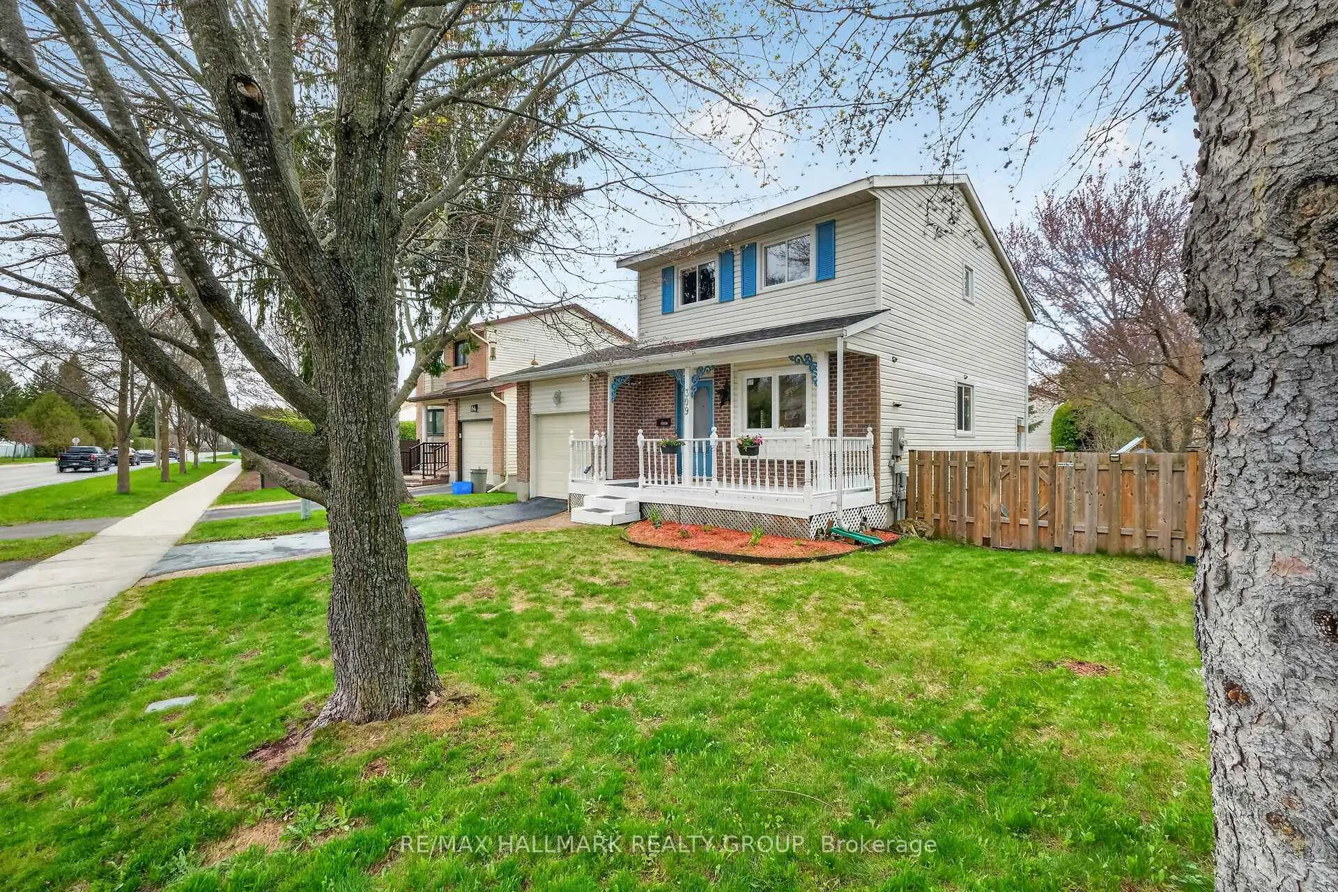 Photo 2 of 309 Des Epinettes Avenue, Ottawa, Queenswood Heights South — HOMEH