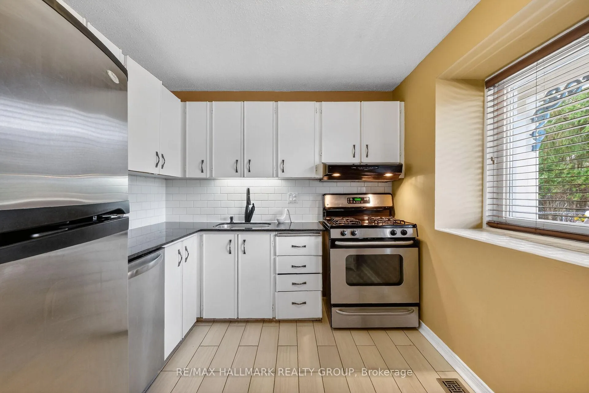 Photo 5 of 309 Des Epinettes Avenue, Ottawa, Queenswood Heights South — HOMEH