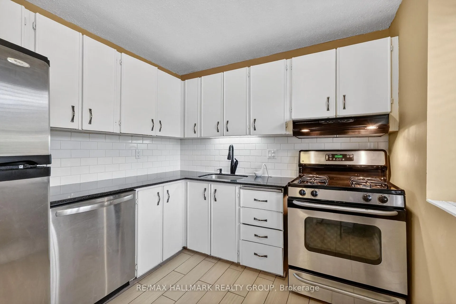 Photo 6 of 309 Des Epinettes Avenue, Ottawa, Queenswood Heights South — HOMEH