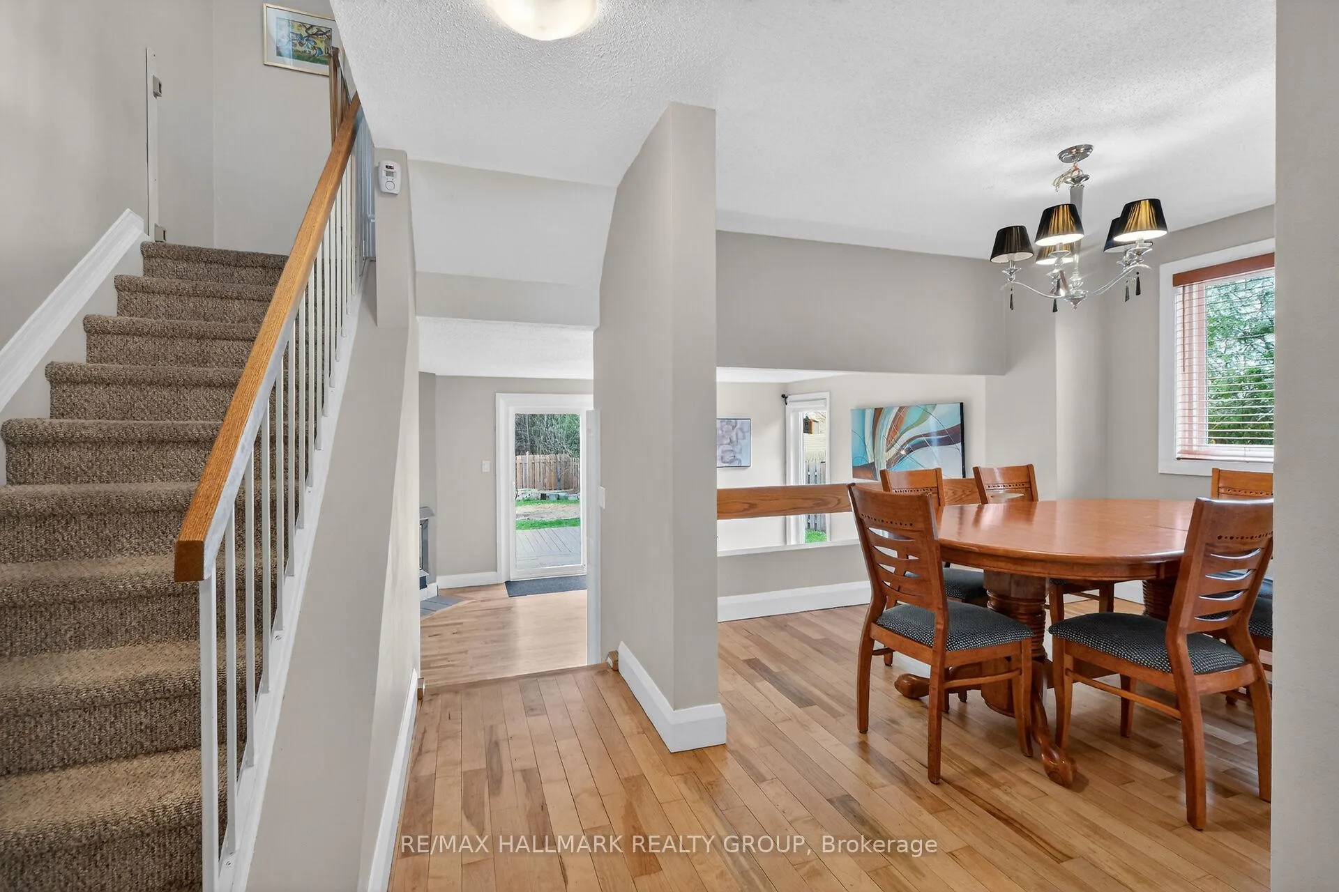 Photo 7 of 309 Des Epinettes Avenue, Ottawa, Queenswood Heights South — HOMEH