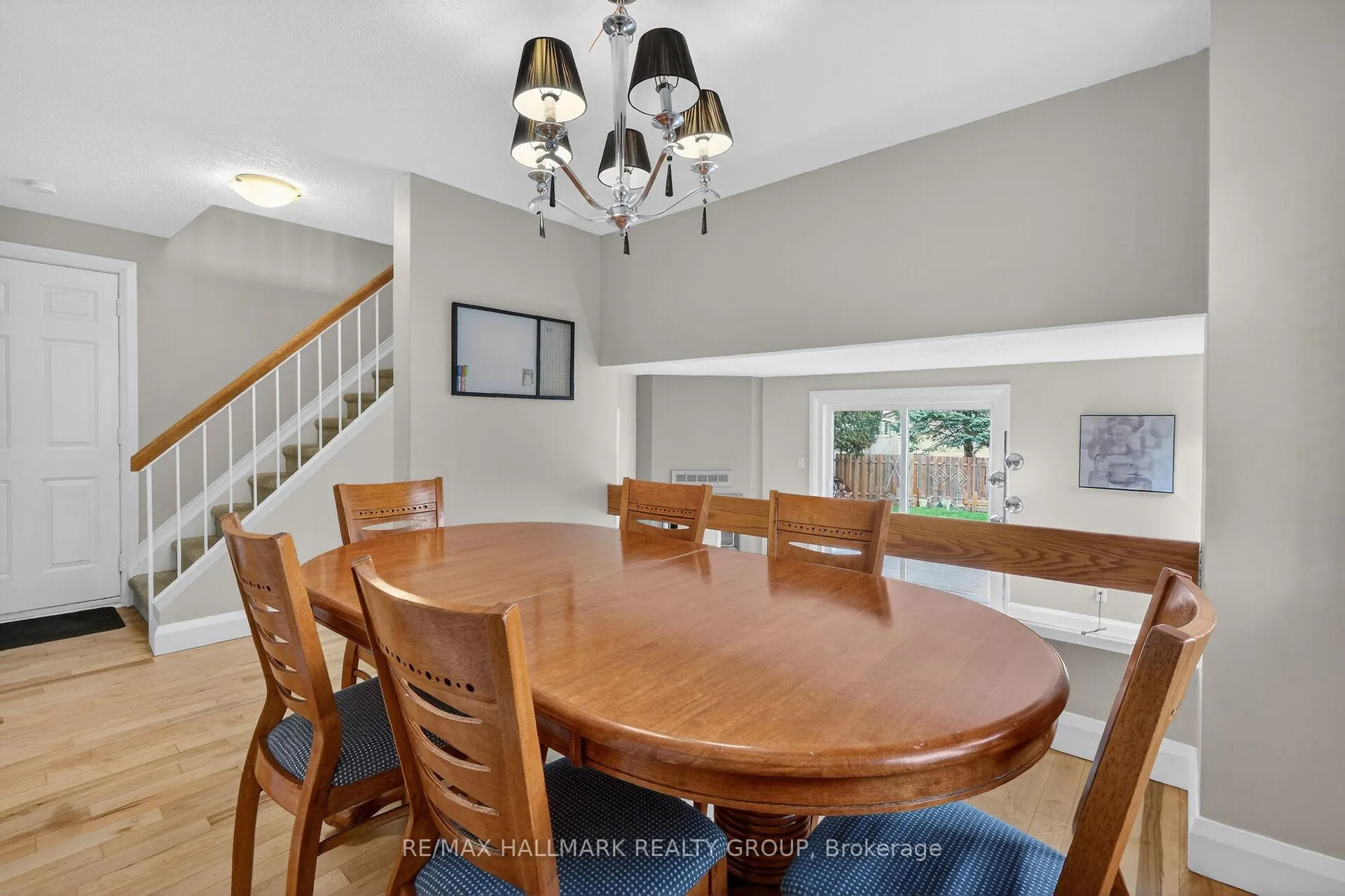 Photo 9 of 309 Des Epinettes Avenue, Ottawa, Queenswood Heights South — HOMEH