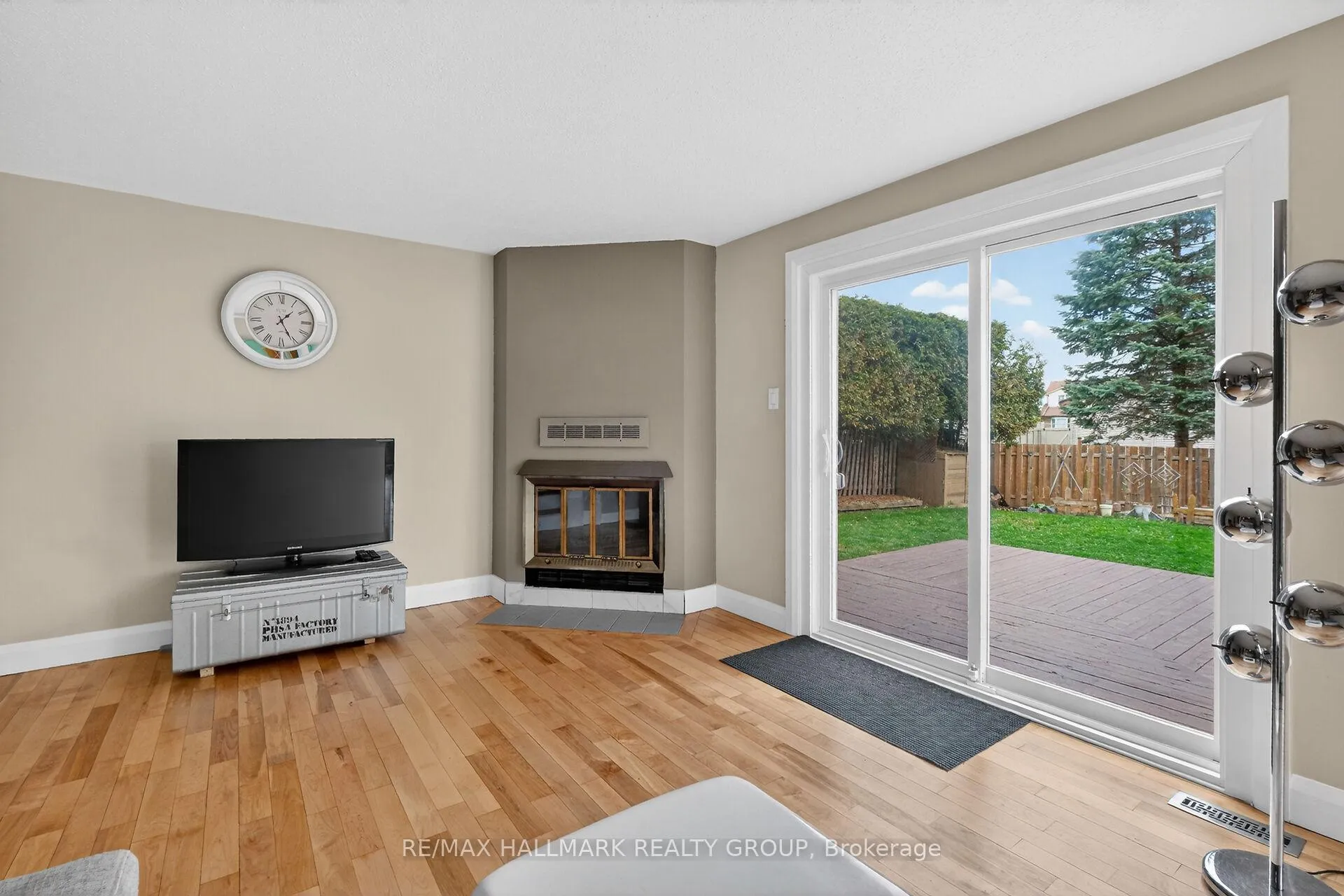 Photo 12 of 309 Des Epinettes Avenue, Ottawa, Queenswood Heights South — HOMEH