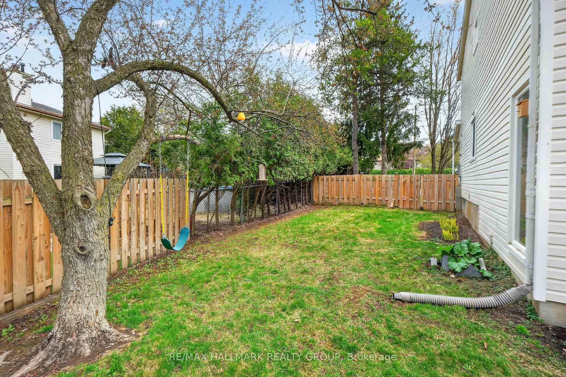 Photo 35 of 309 Des Epinettes Avenue, Ottawa, Queenswood Heights South — HOMEH