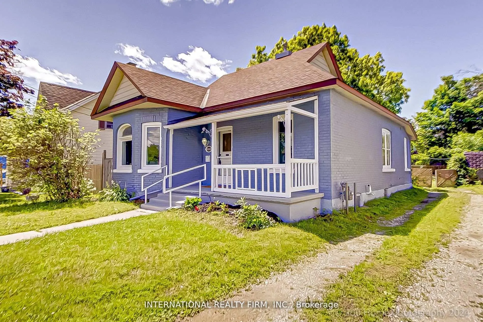 Photo 2 of 304 Innisfil Street, Barrie, Allandale — HOMEH