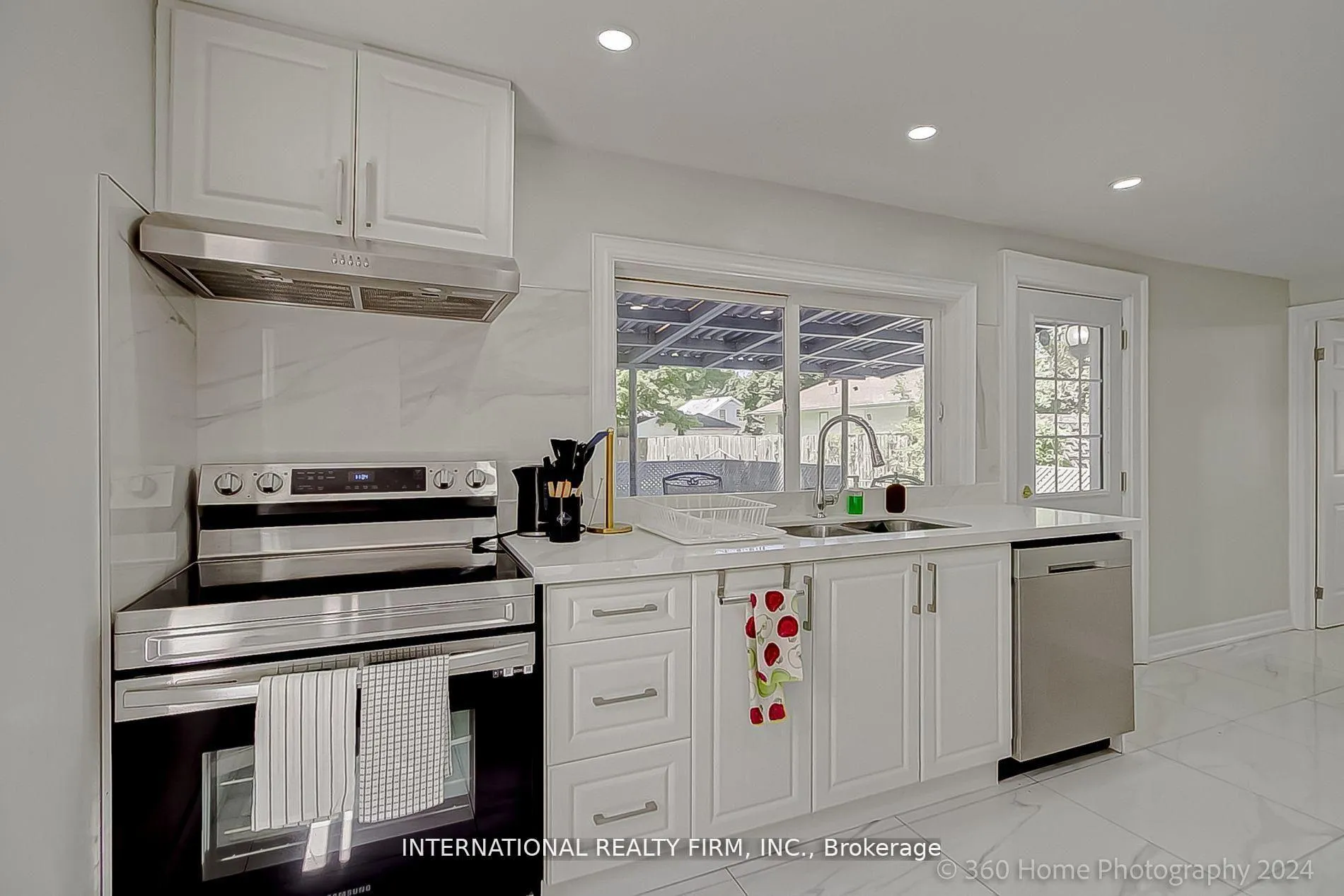 Photo 8 of 304 Innisfil Street, Barrie, Allandale — HOMEH