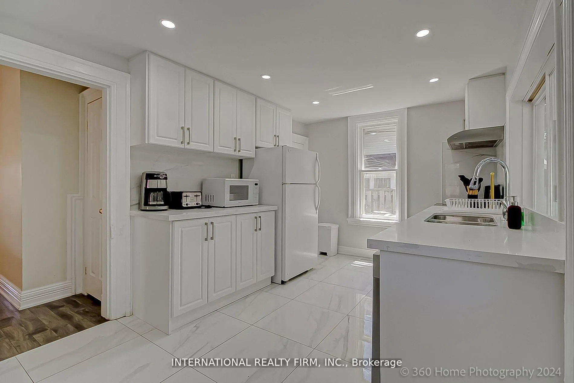 Photo 10 of 304 Innisfil Street, Barrie, Allandale — HOMEH