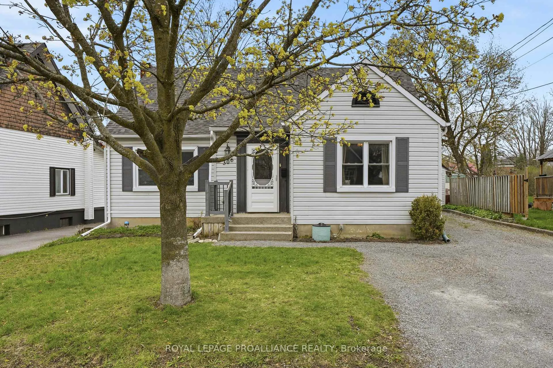 Photo 2 of 306 Dufferin Avenue, Belleville, Belleville Ward — HOMEH