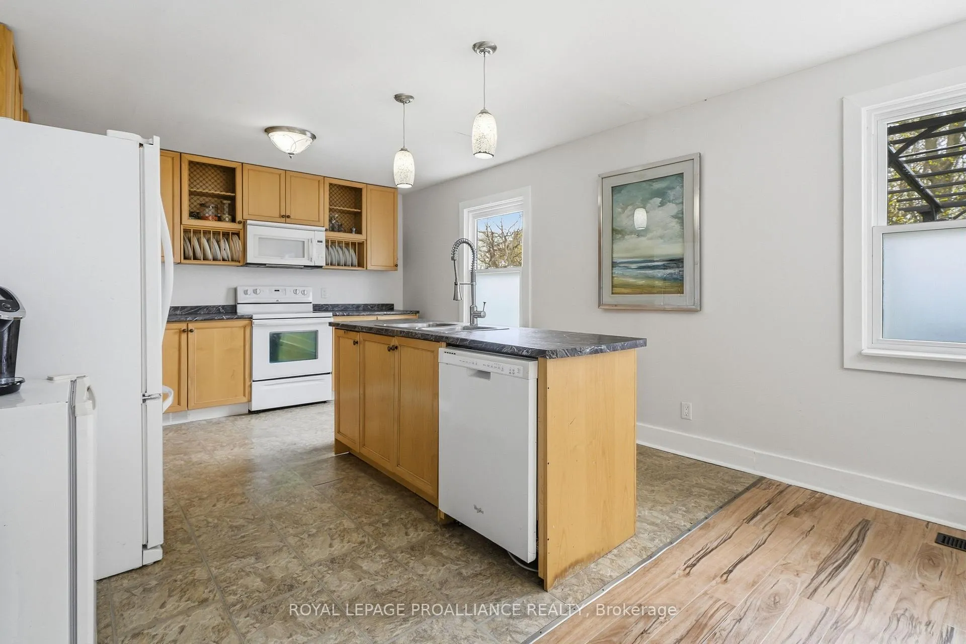 Photo 10 of 306 Dufferin Avenue, Belleville, Belleville Ward — HOMEH