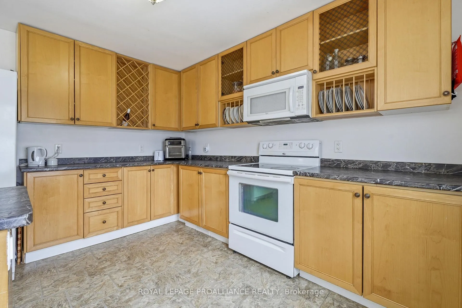 Photo 11 of 306 Dufferin Avenue, Belleville, Belleville Ward — HOMEH