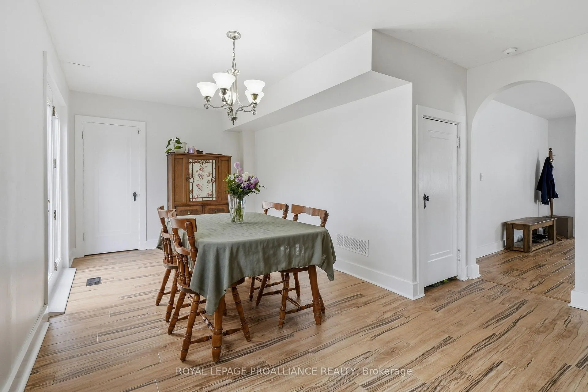 Photo 13 of 306 Dufferin Avenue, Belleville, Belleville Ward — HOMEH