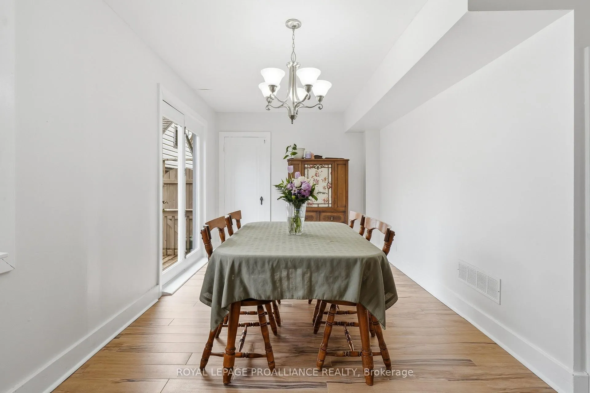 Photo 14 of 306 Dufferin Avenue, Belleville, Belleville Ward — HOMEH