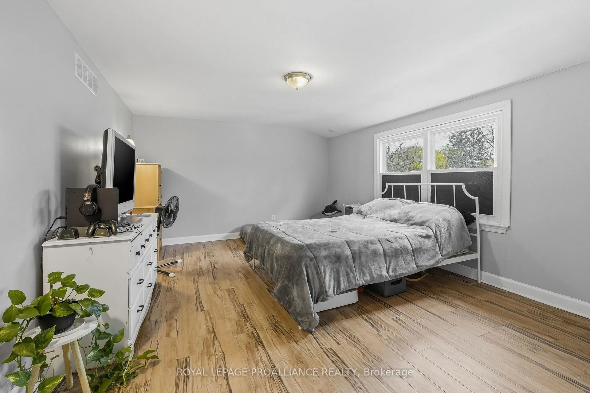 Photo 17 of 306 Dufferin Avenue, Belleville, Belleville Ward — HOMEH