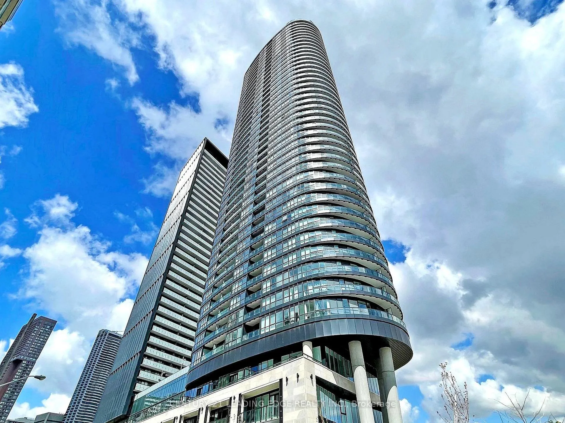 Front of Unit 821, 585 Bloor Street E