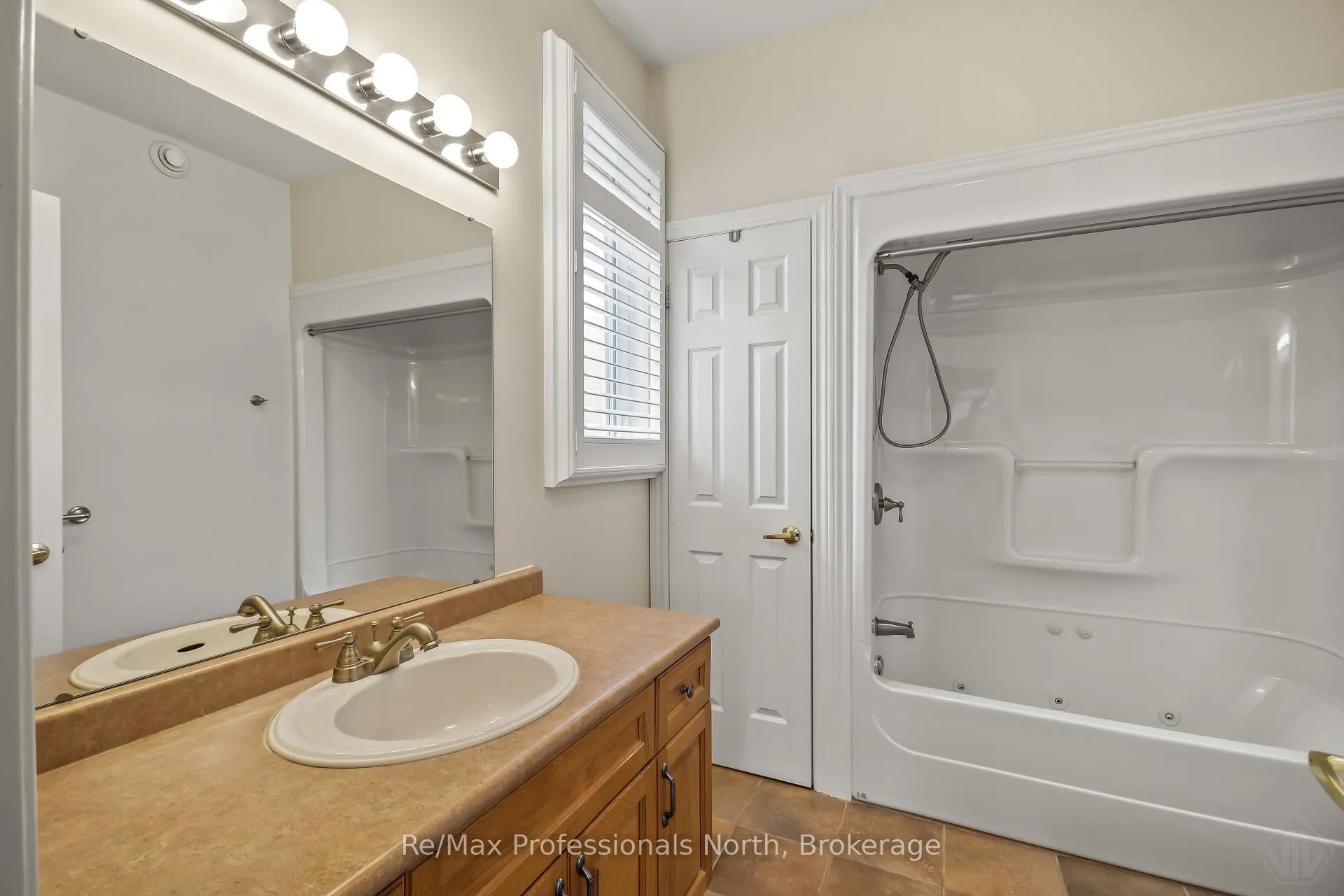 Photo 19 of 117 Hedgewood Lane, Gravenhurst, Muskoka (S) — HOMEH