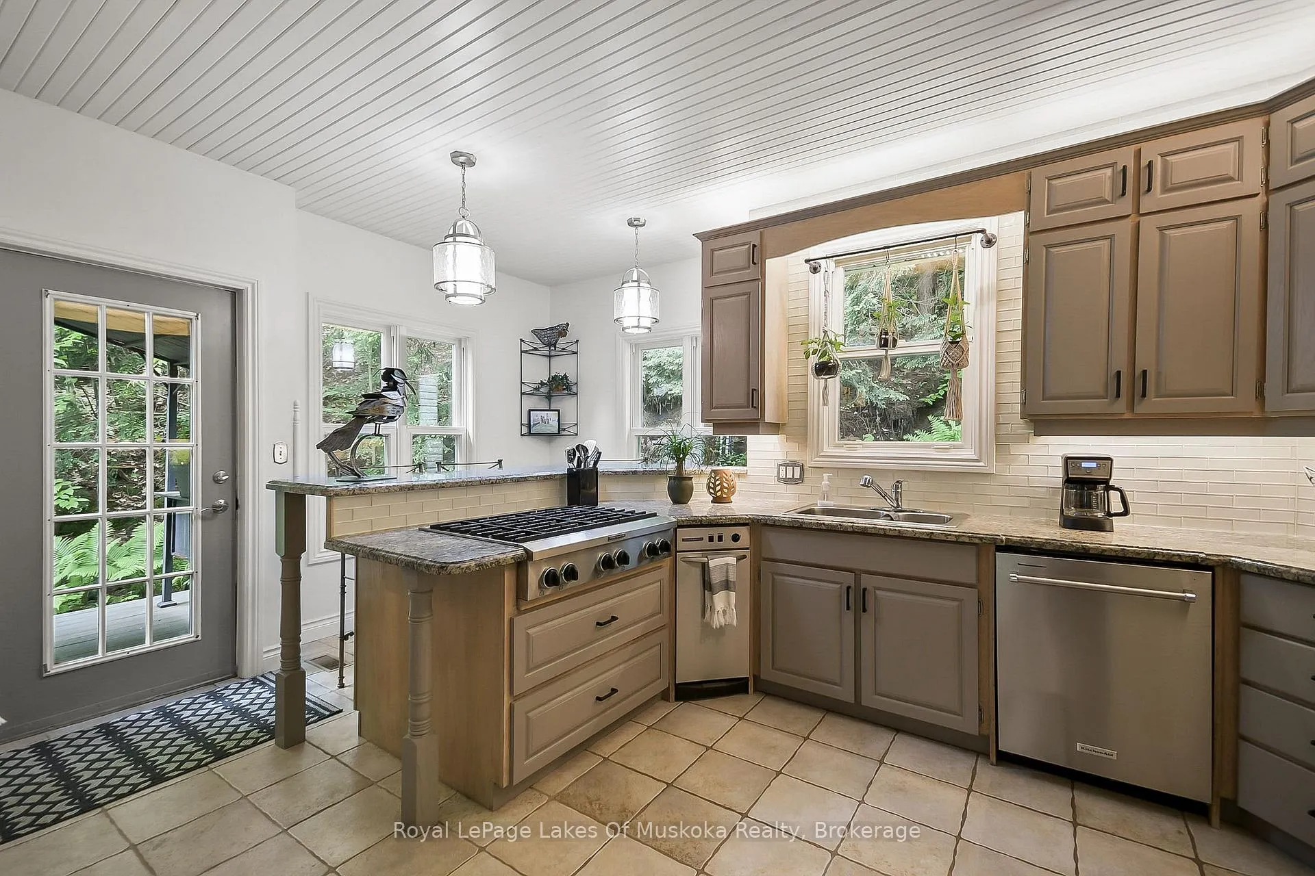 Photo 18 of 103 Southbank Drive, Bracebridge, Draper — HOMEH
