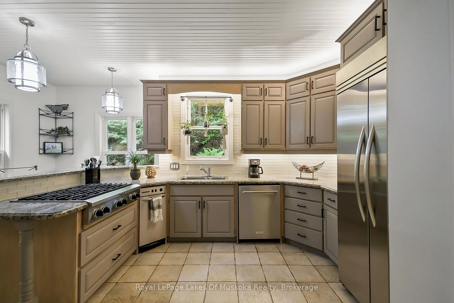 Photo 20 of 103 Southbank Drive, Bracebridge, Draper — HOMEH