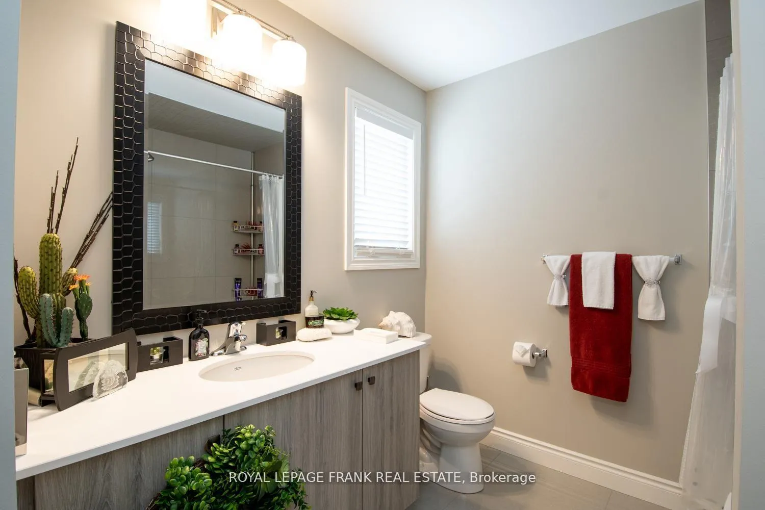 Photo 14 of 58 Vipond Road, Whitby, Brooklin — HOMEH