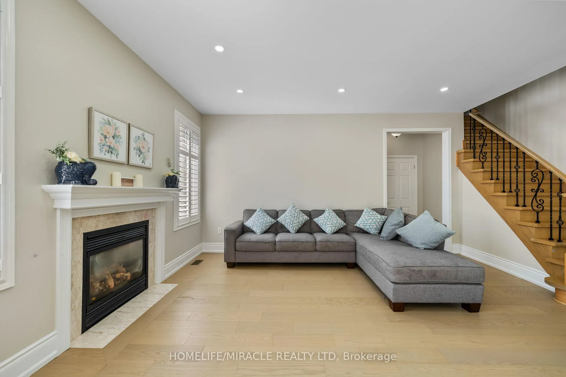 Photo 12 of 1 Vision Way, Brampton, Vales of Castlemore — HOMEH