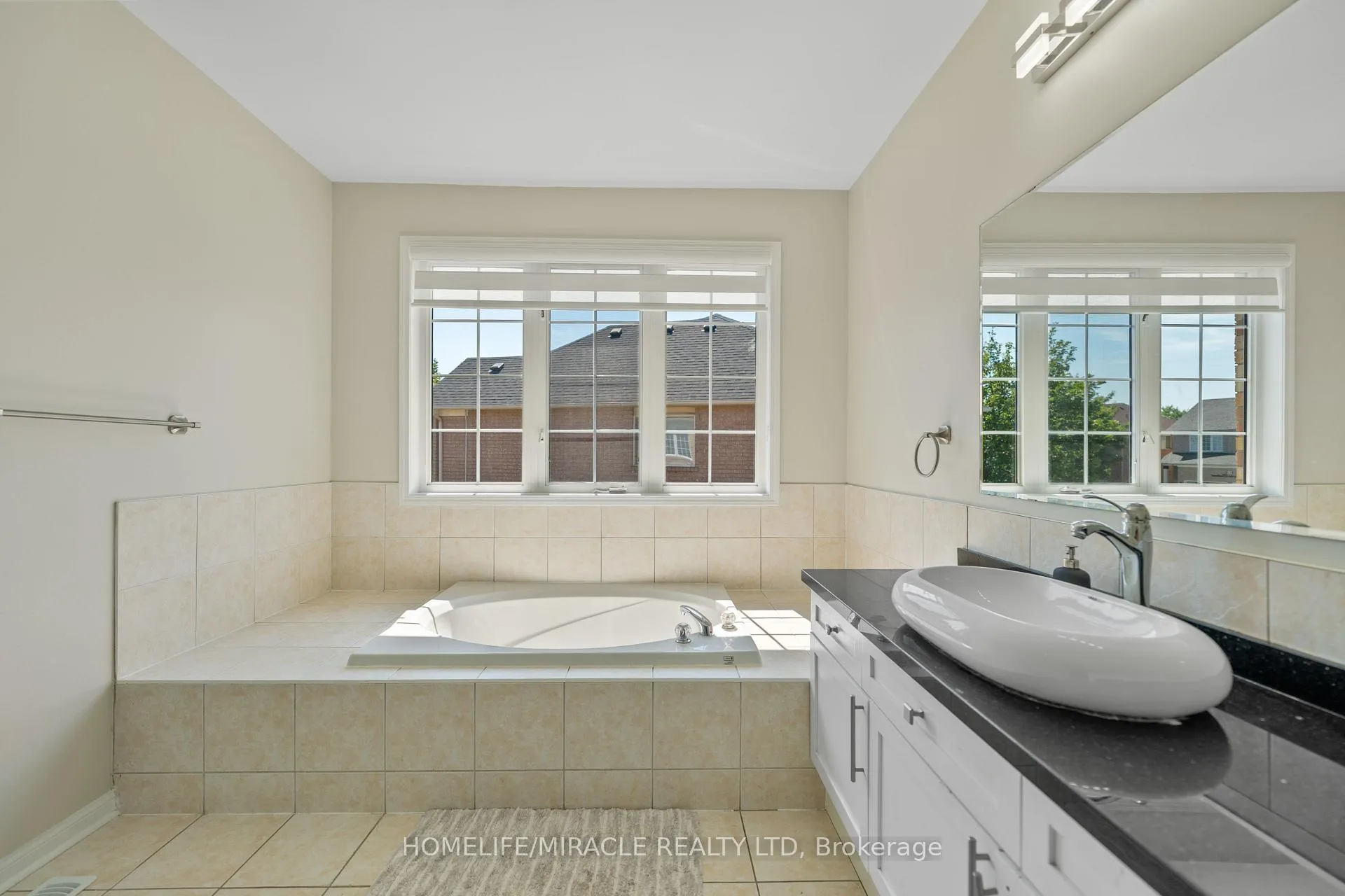 Photo 38 of 1 Vision Way, Brampton, Vales of Castlemore — HOMEH