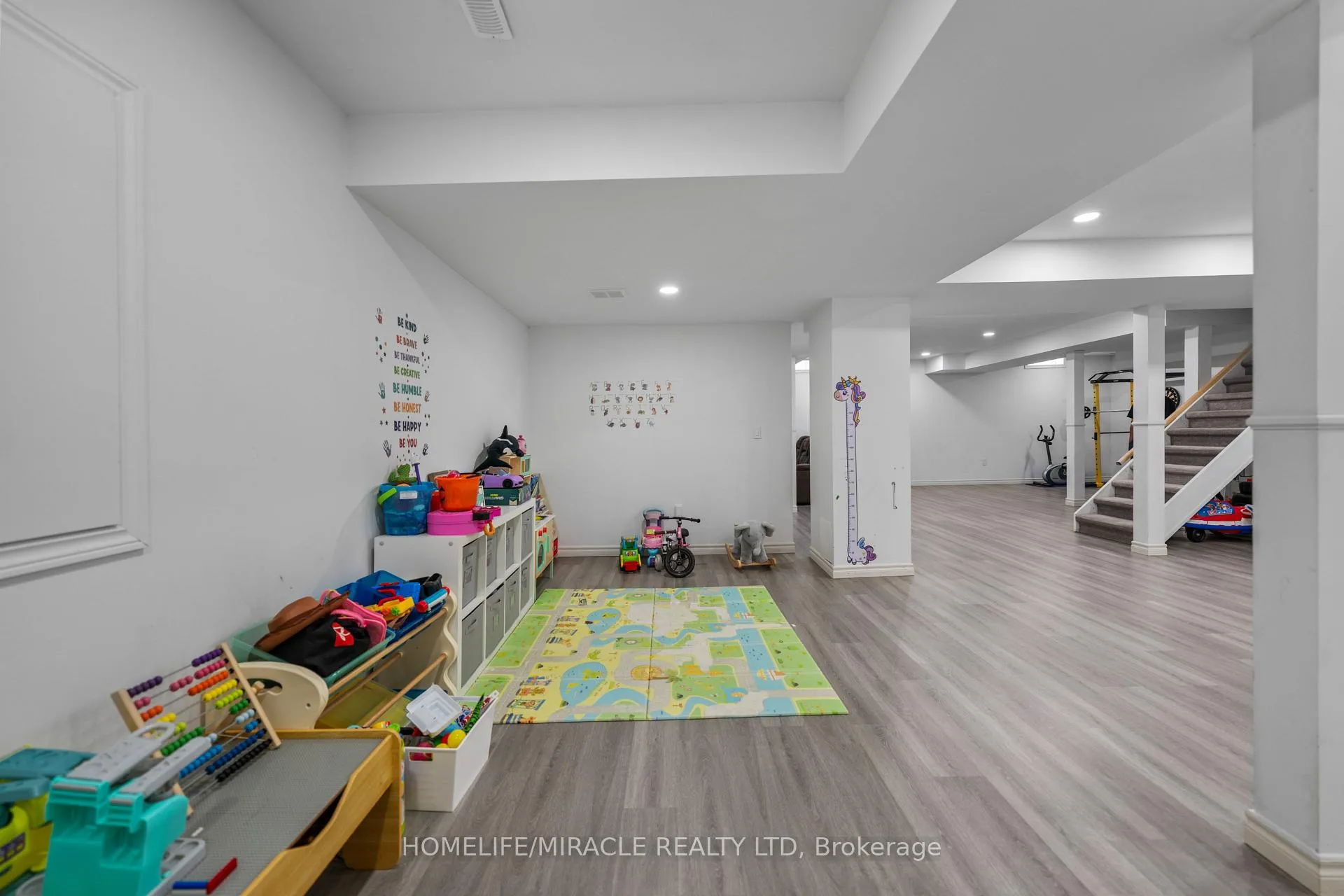 Photo 43 of 1 Vision Way, Brampton, Vales of Castlemore — HOMEH