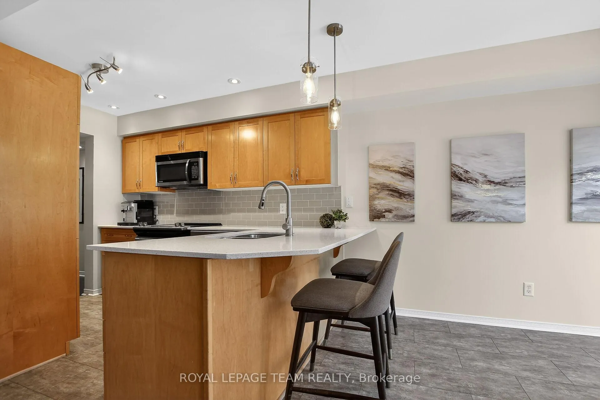 Photo 9 of 19 Goldthorpe Private, Ottawa, Barrhaven - Stonebridge — HOMEH