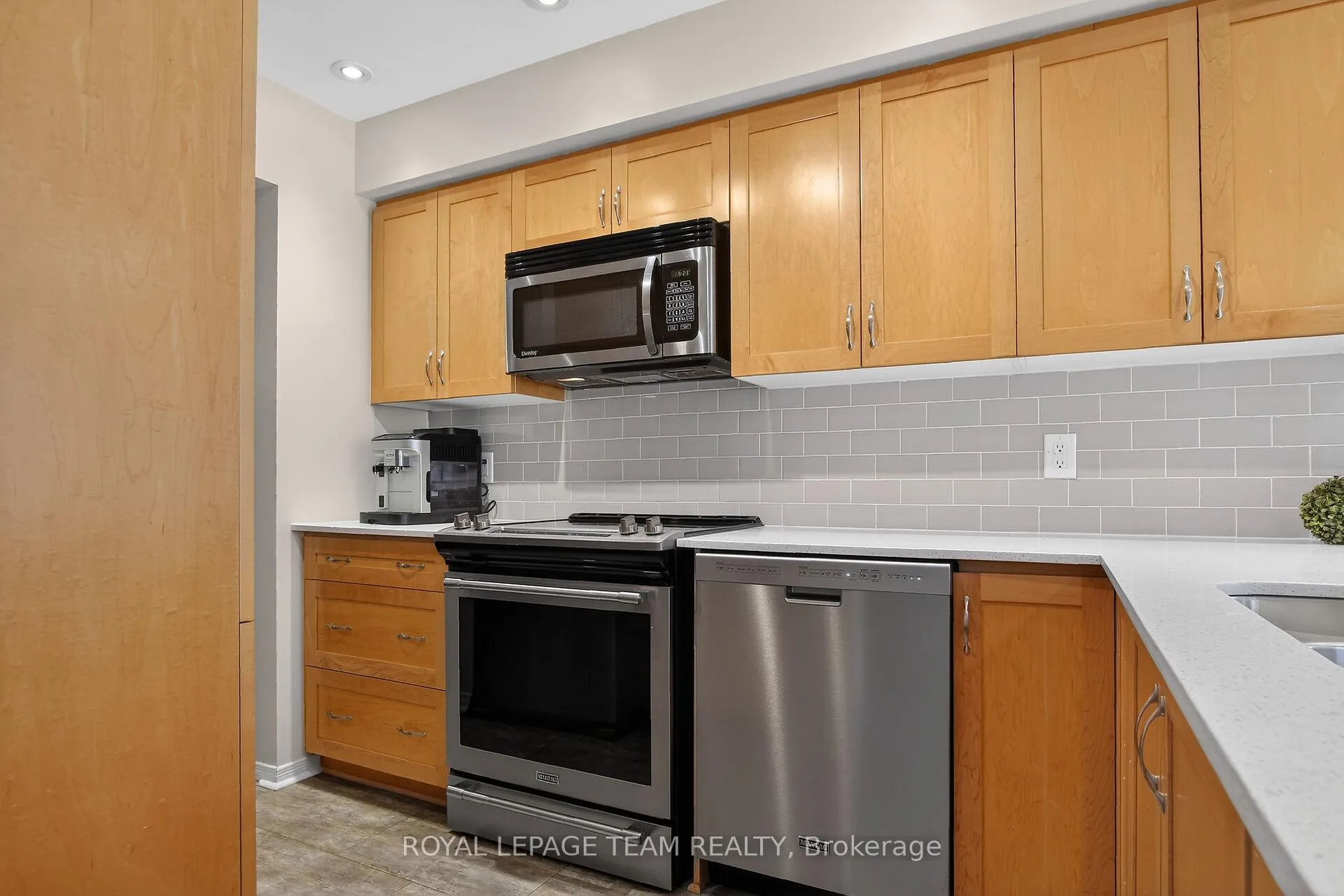 Photo 11 of 19 Goldthorpe Private, Ottawa, Barrhaven - Stonebridge — HOMEH