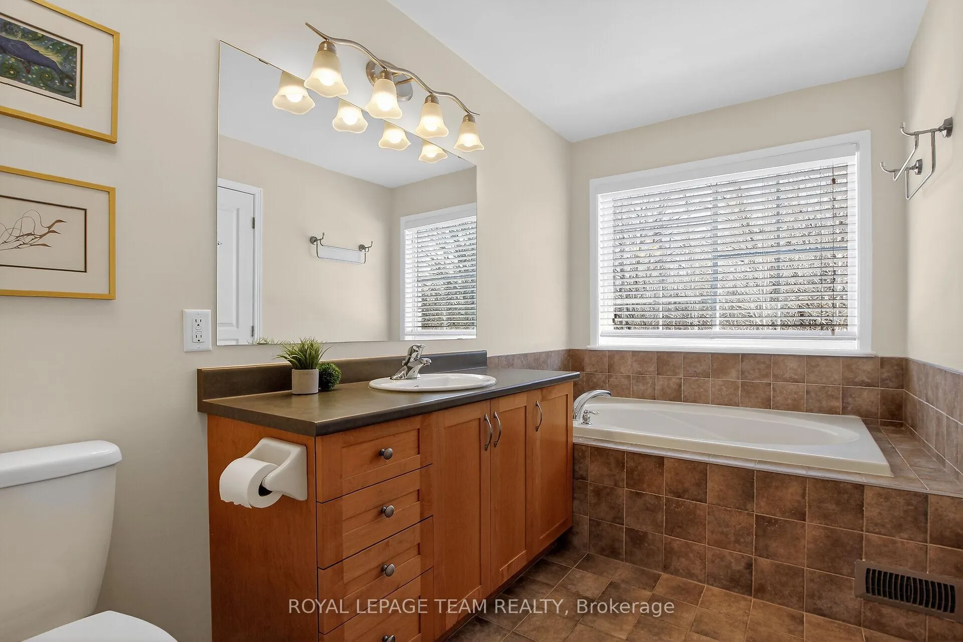 Photo 21 of 19 Goldthorpe Private, Ottawa, Barrhaven - Stonebridge — HOMEH