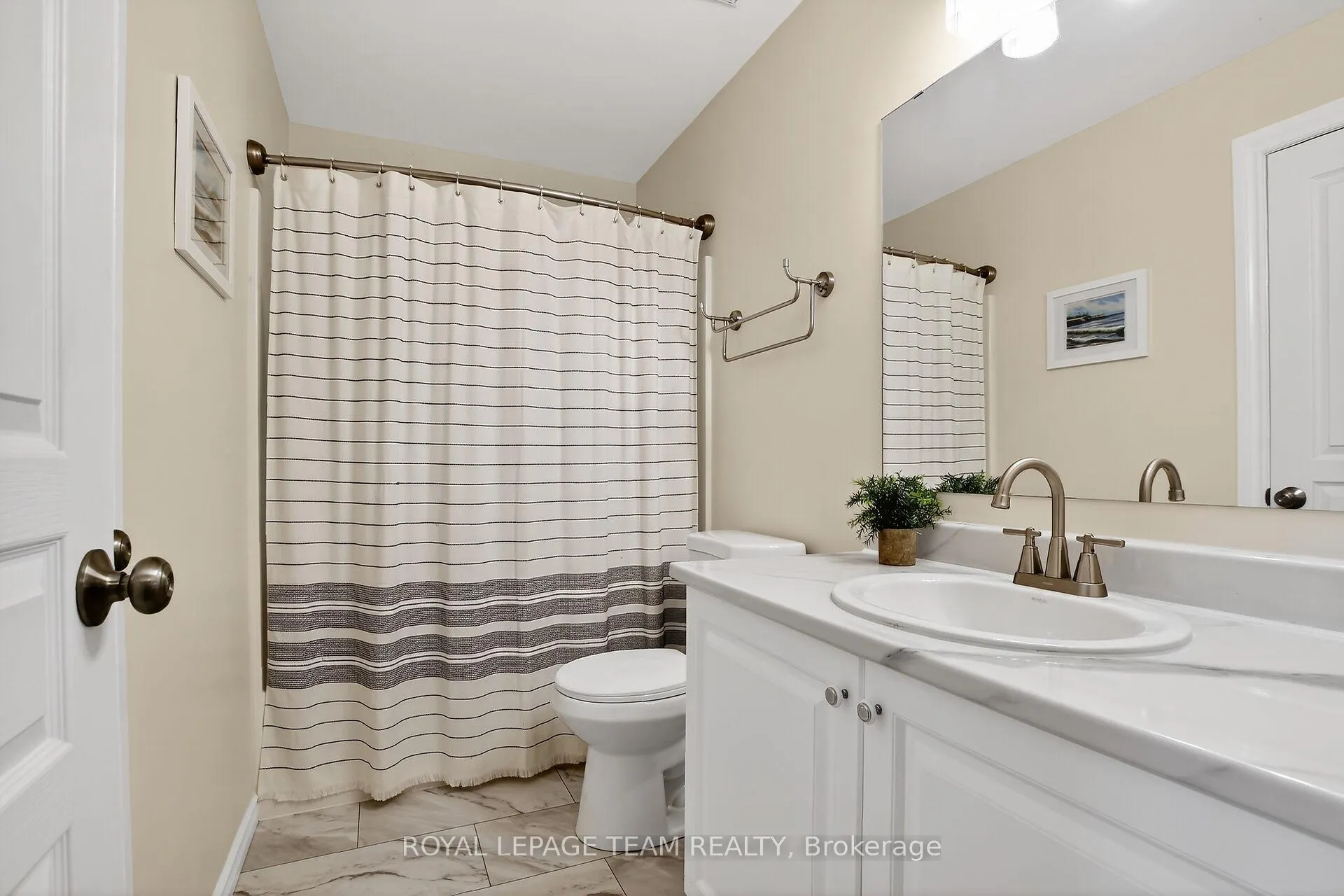 Photo 26 of 19 Goldthorpe Private, Ottawa, Barrhaven - Stonebridge — HOMEH