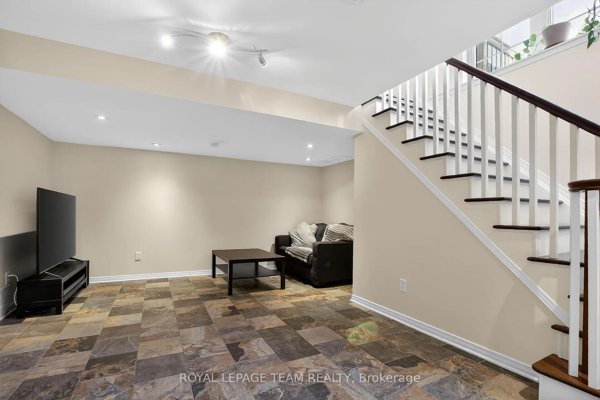 Photo 28 of 19 Goldthorpe Private, Ottawa, Barrhaven - Stonebridge — HOMEH