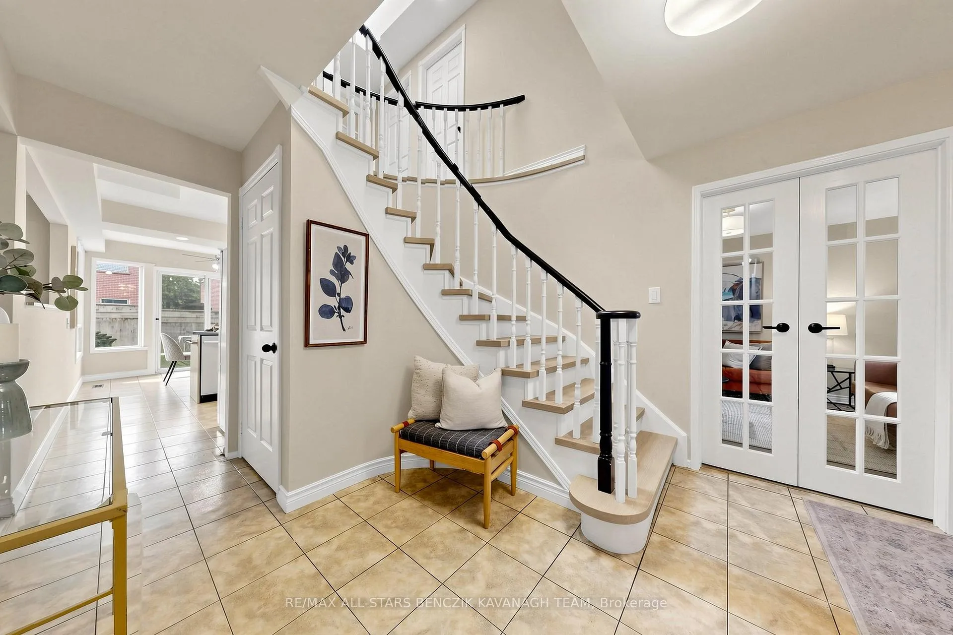 Photo 2 of 215 Fincham Avenue, Markham, Markham Village — HOMEH