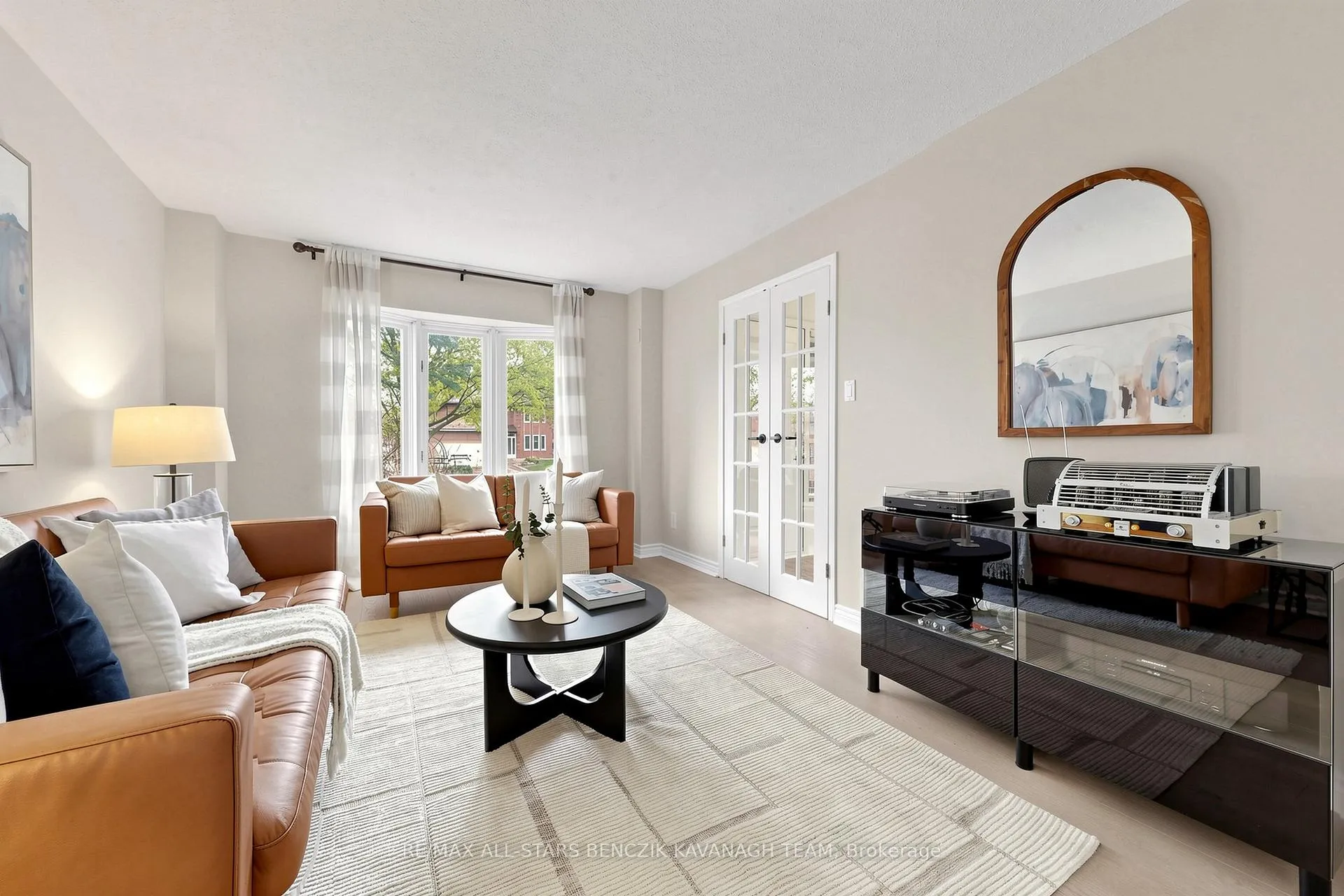 Photo 3 of 215 Fincham Avenue, Markham, Markham Village — HOMEH