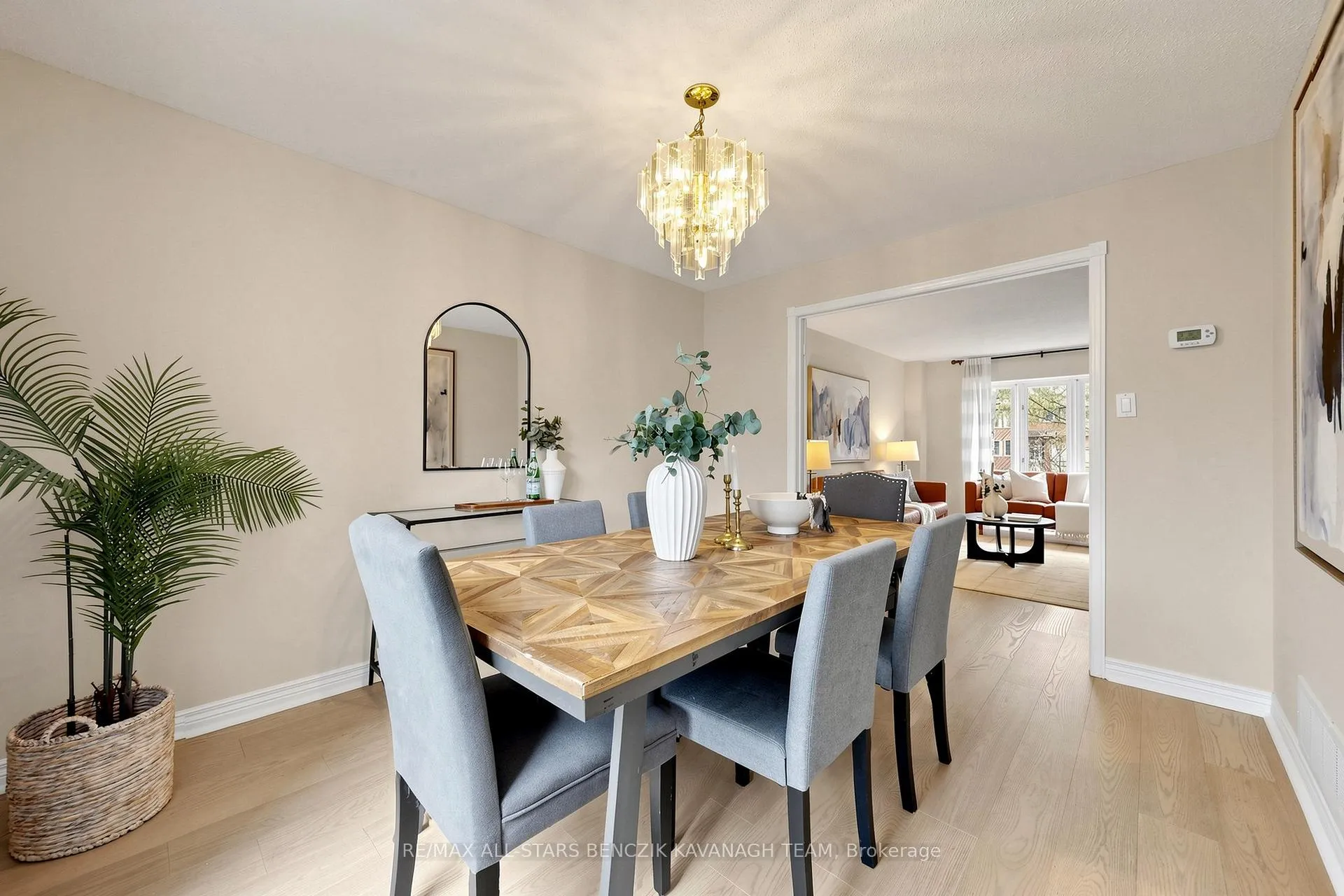 Photo 6 of 215 Fincham Avenue, Markham, Markham Village — HOMEH