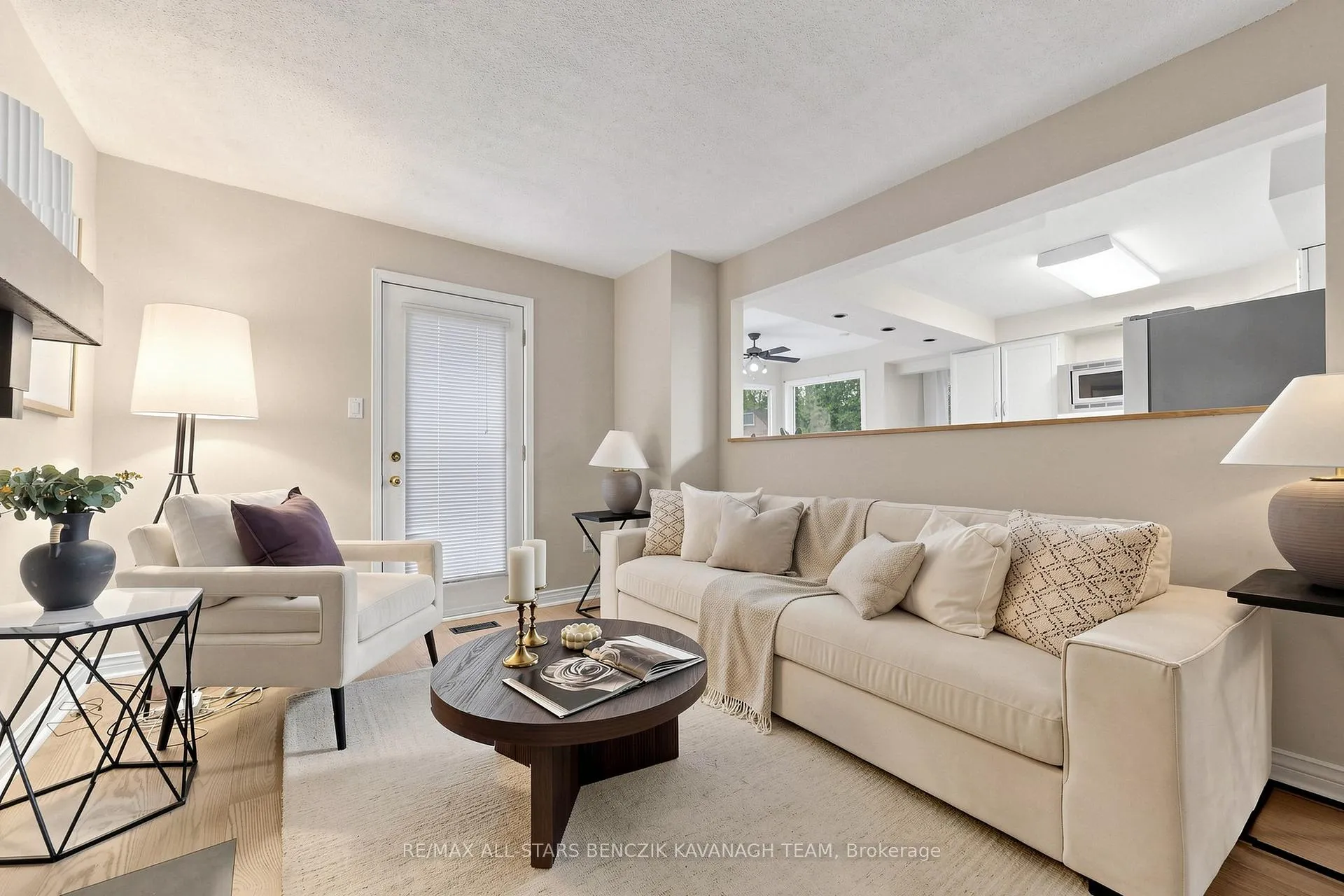 Photo 7 of 215 Fincham Avenue, Markham, Markham Village — HOMEH