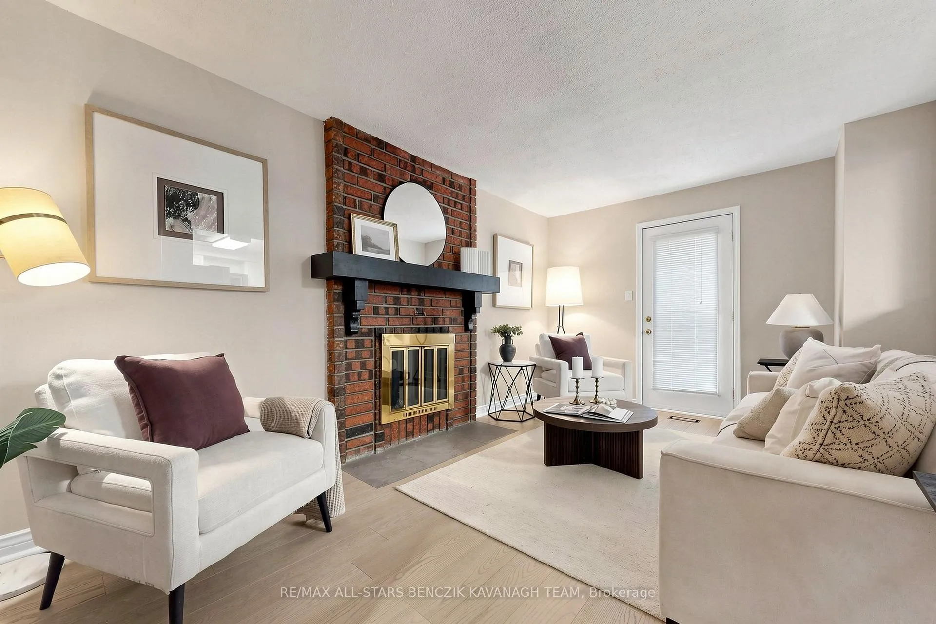 Photo 8 of 215 Fincham Avenue, Markham, Markham Village — HOMEH