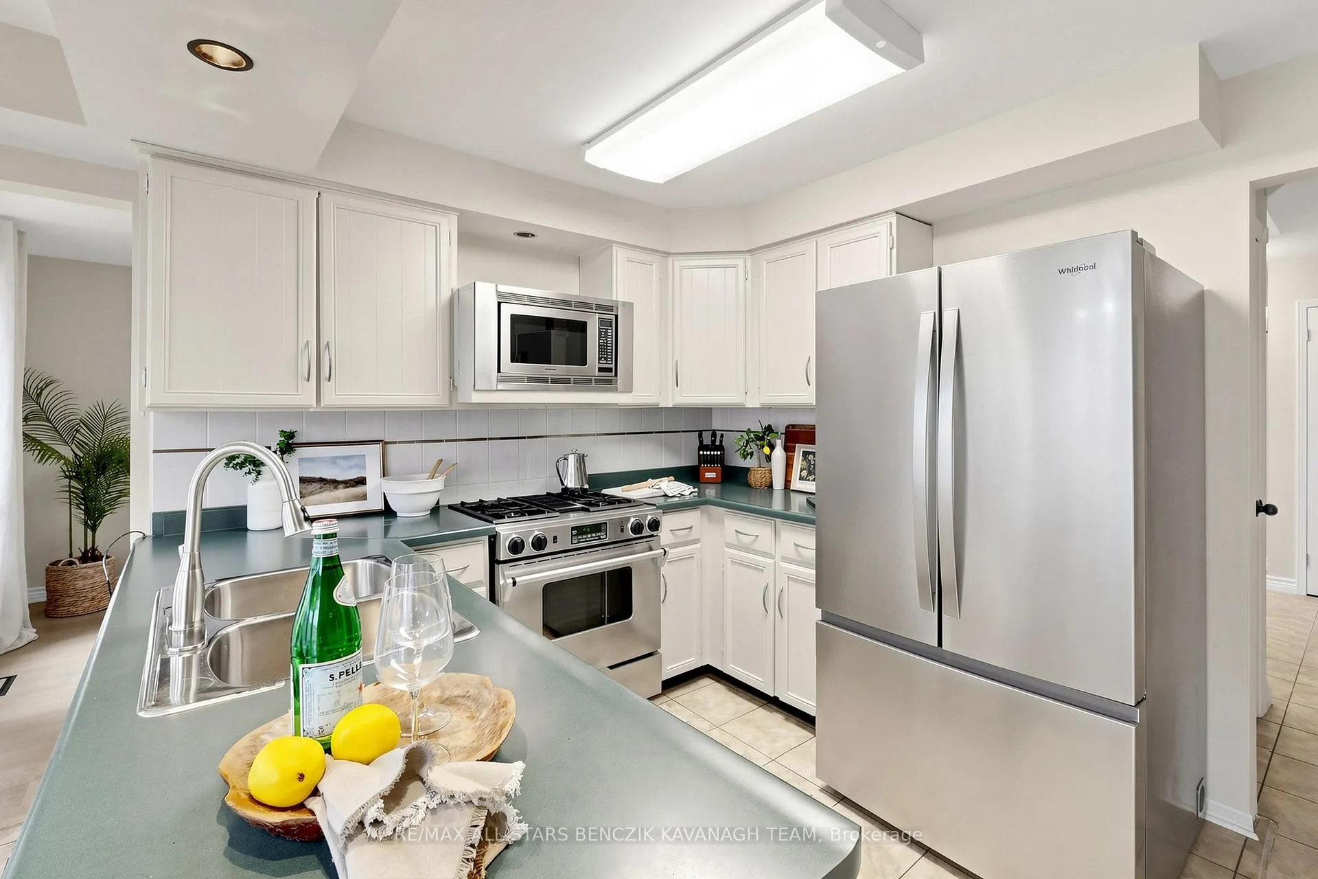 Photo 9 of 215 Fincham Avenue, Markham, Markham Village — HOMEH