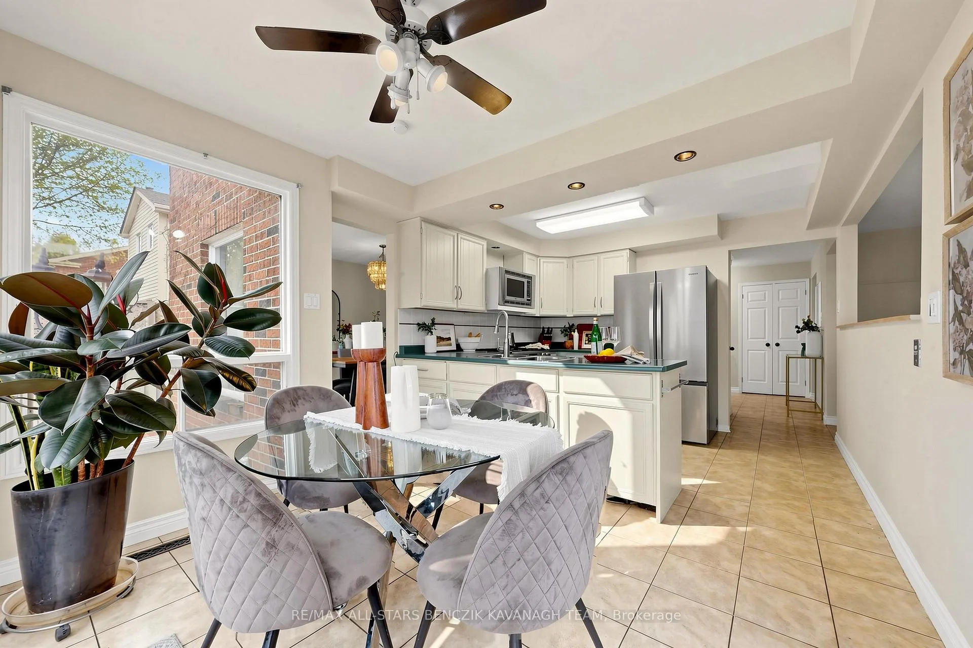Photo 11 of 215 Fincham Avenue, Markham, Markham Village — HOMEH