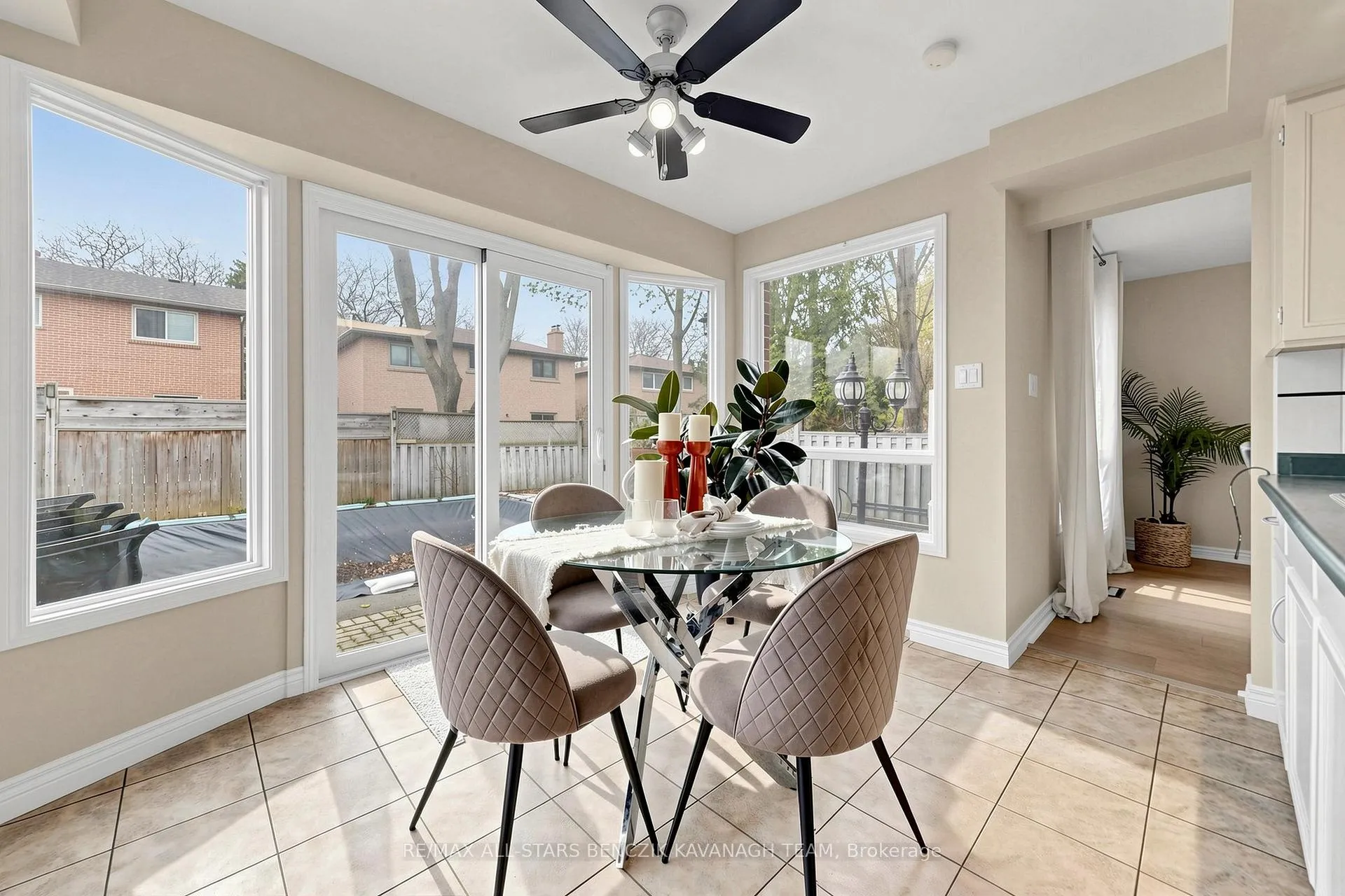 Photo 12 of 215 Fincham Avenue, Markham, Markham Village — HOMEH