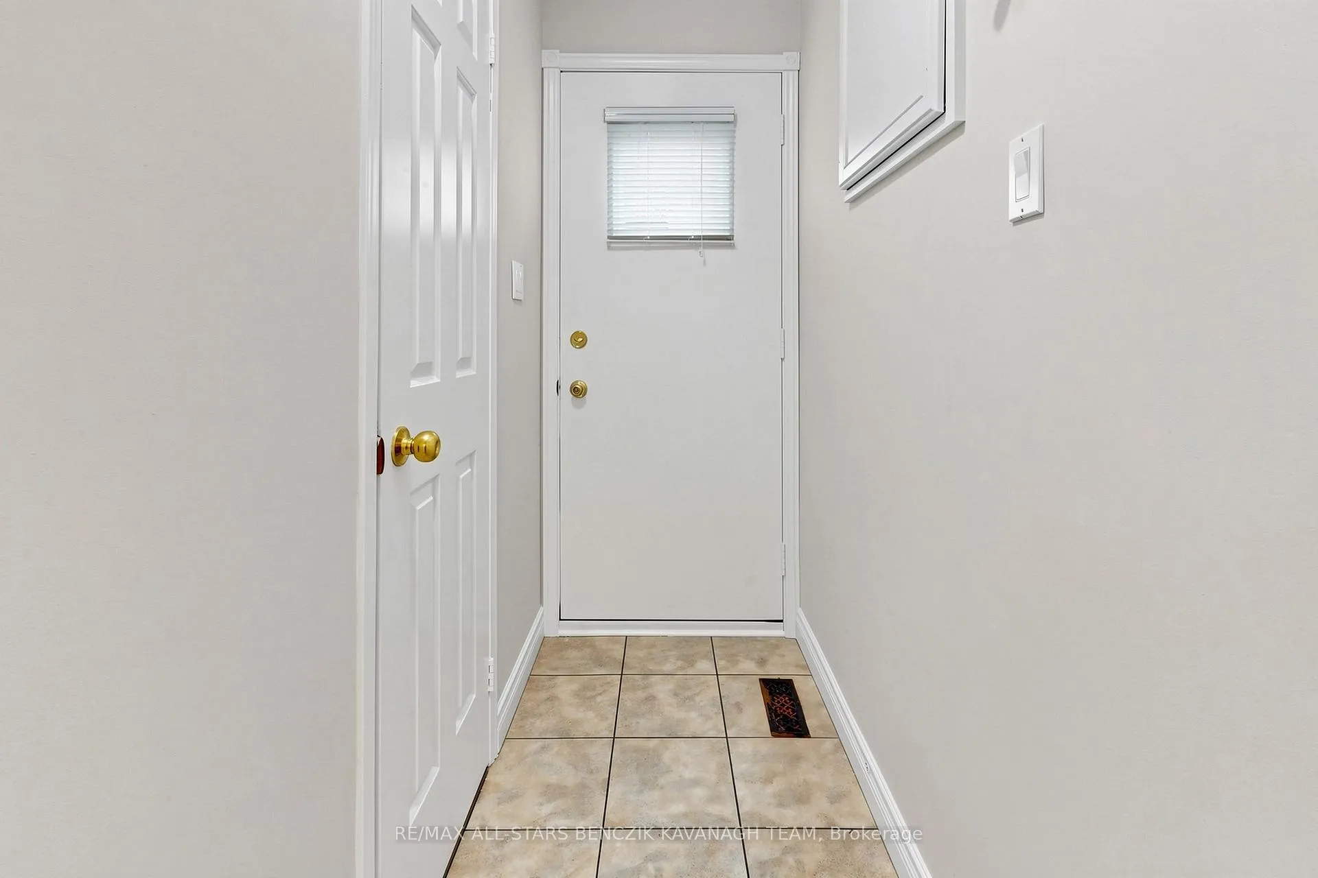Photo 13 of 215 Fincham Avenue, Markham, Markham Village — HOMEH