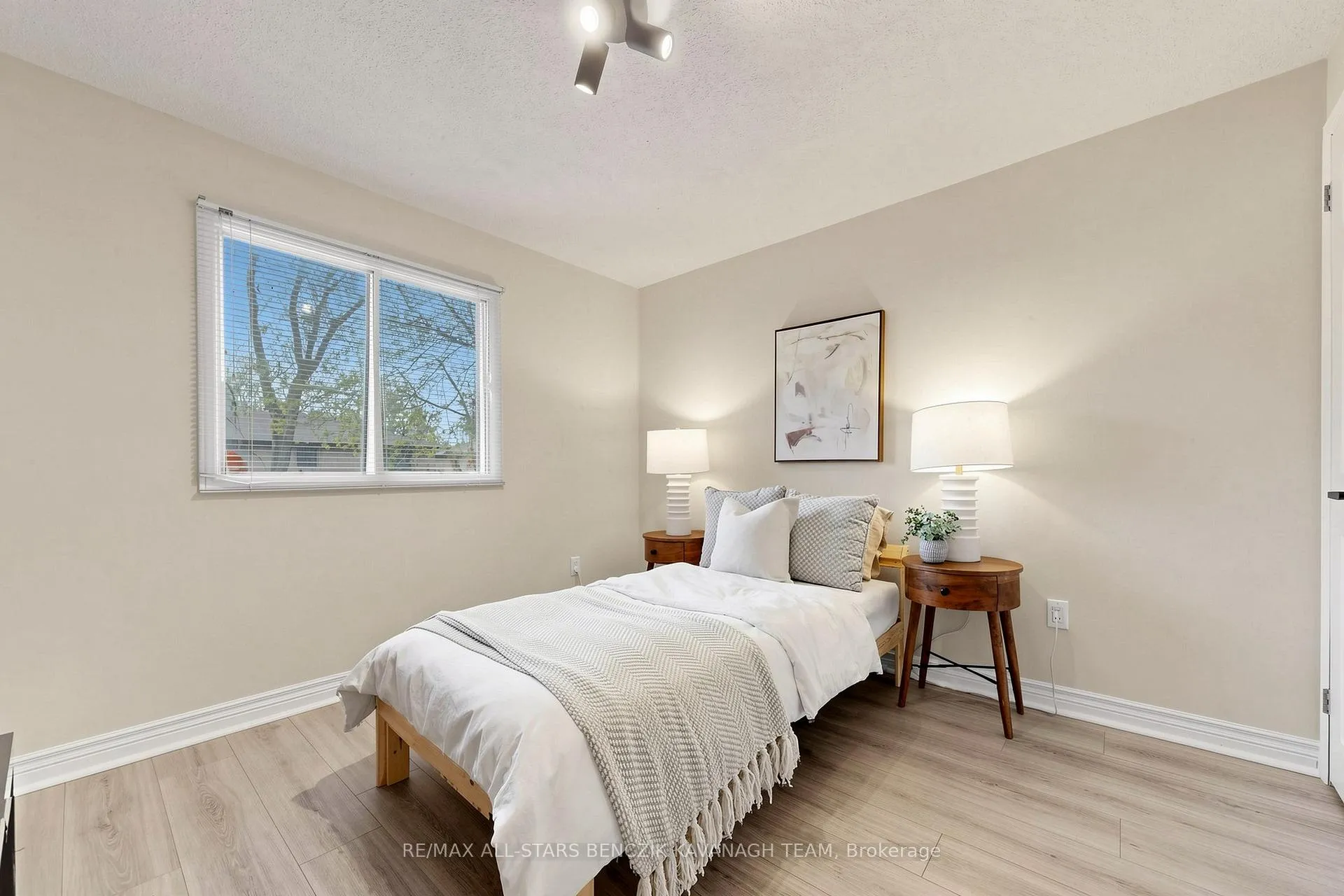 Photo 16 of 215 Fincham Avenue, Markham, Markham Village — HOMEH