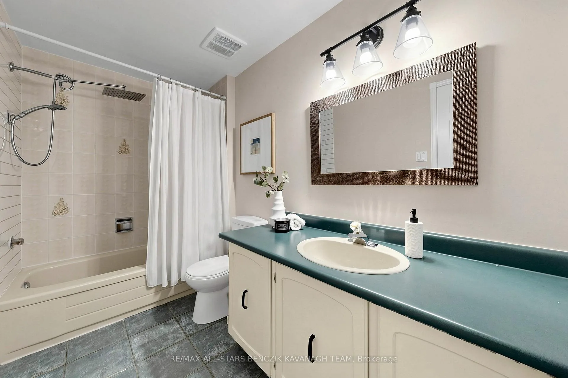 Photo 18 of 215 Fincham Avenue, Markham, Markham Village — HOMEH