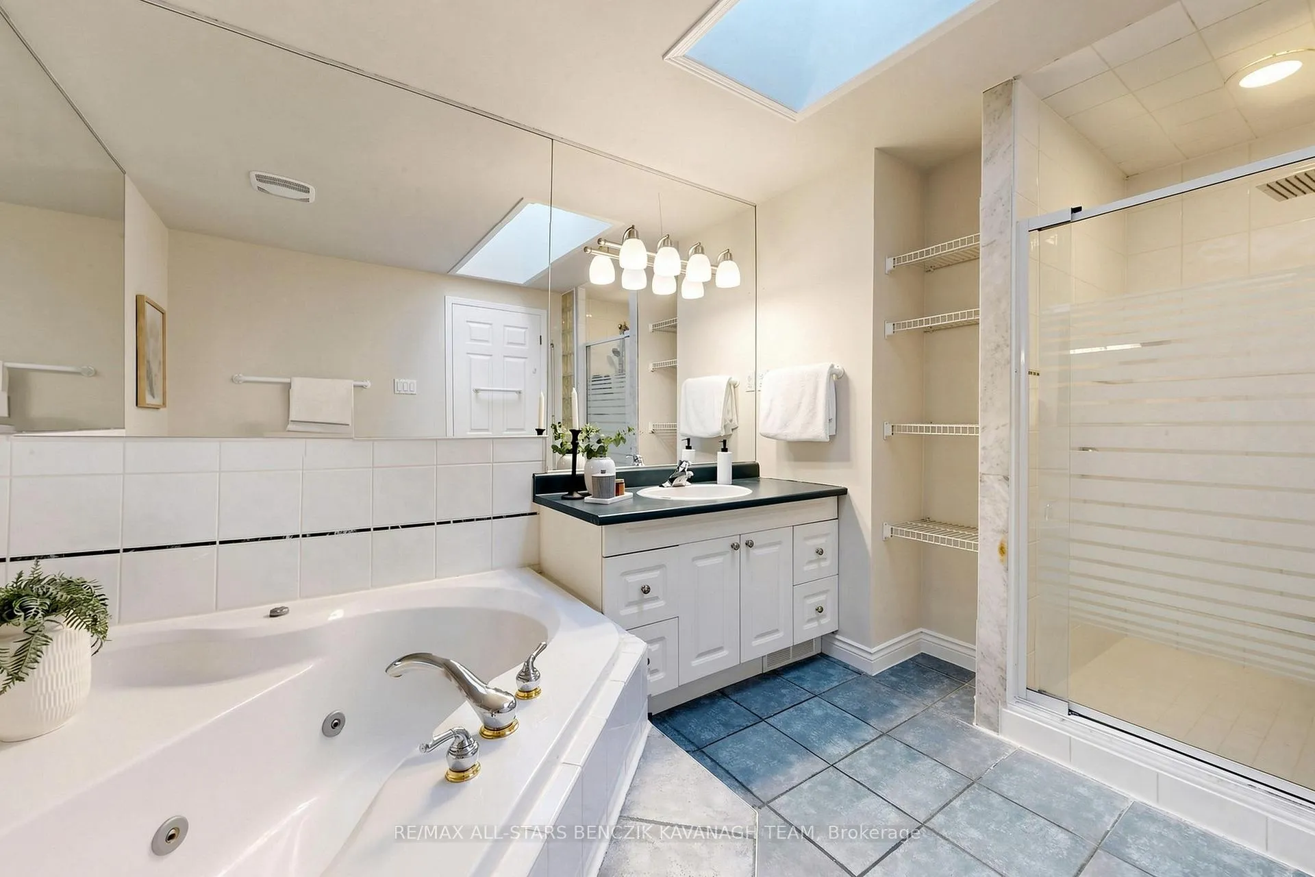 Photo 22 of 215 Fincham Avenue, Markham, Markham Village — HOMEH
