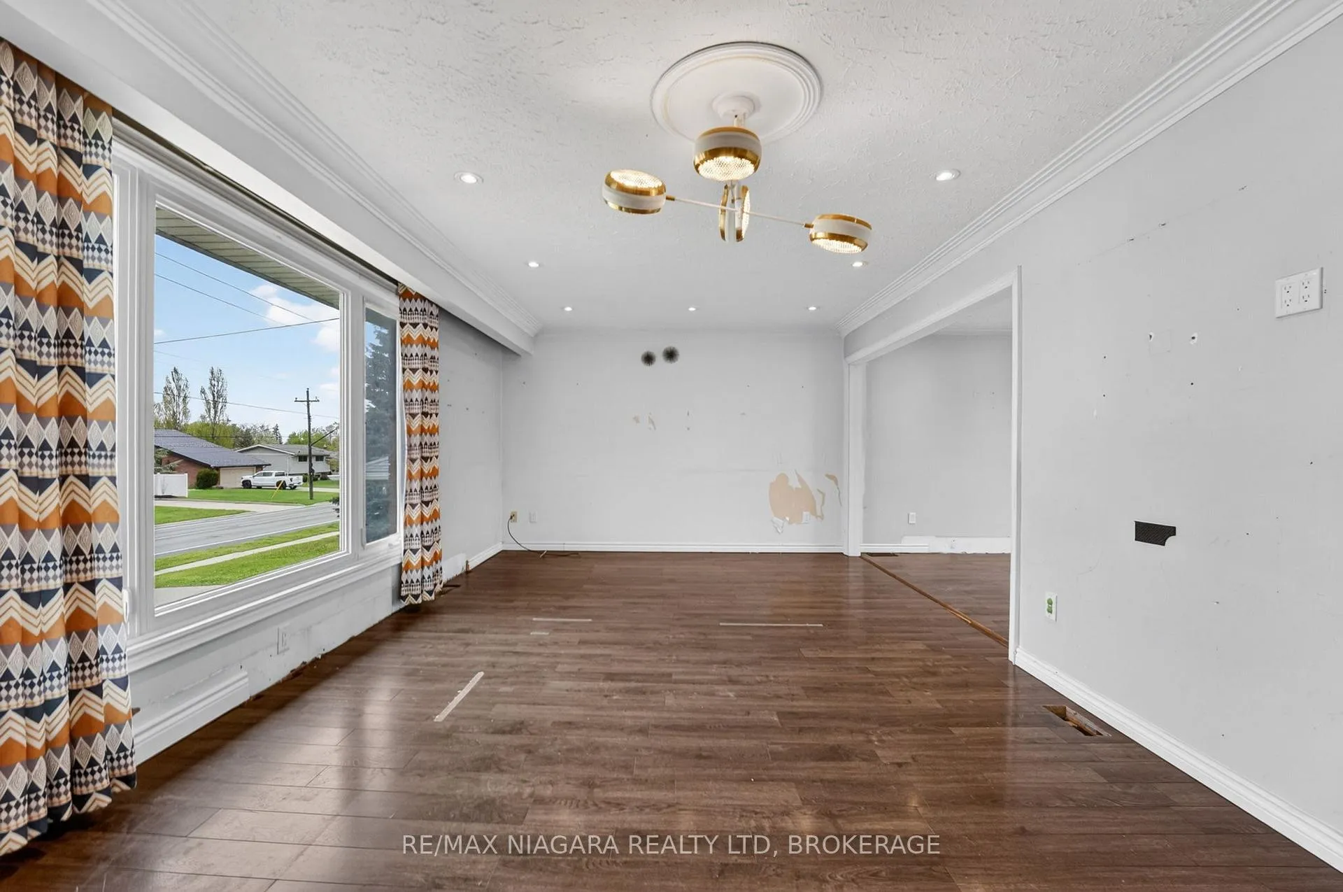 Photo 9 of 6 Collier Road N, Thorold, Thorold Downtown — HOMEH